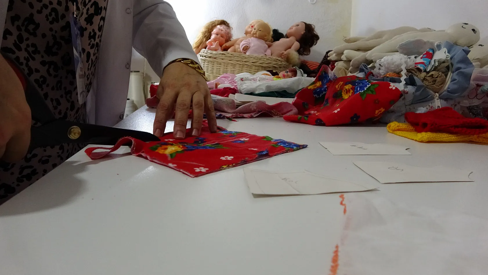 Sandıklardaki kültür bez bebeklerle yaşatılıyor
