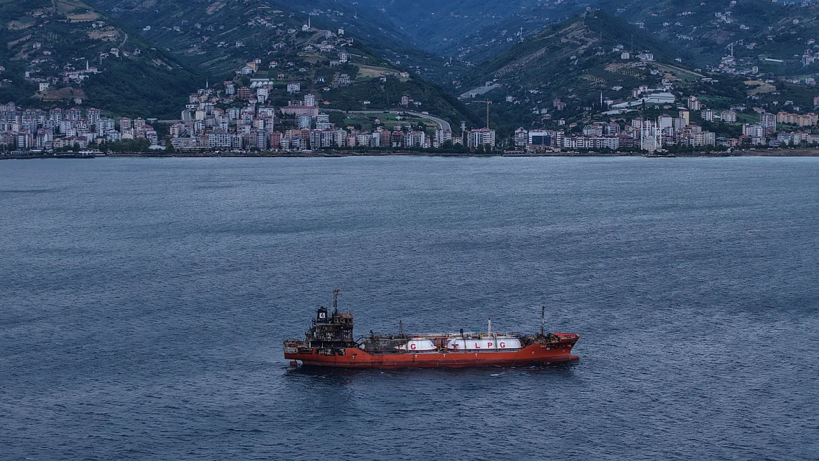 Karadeniz'de sivil gemiler dron saldırısına uğradı