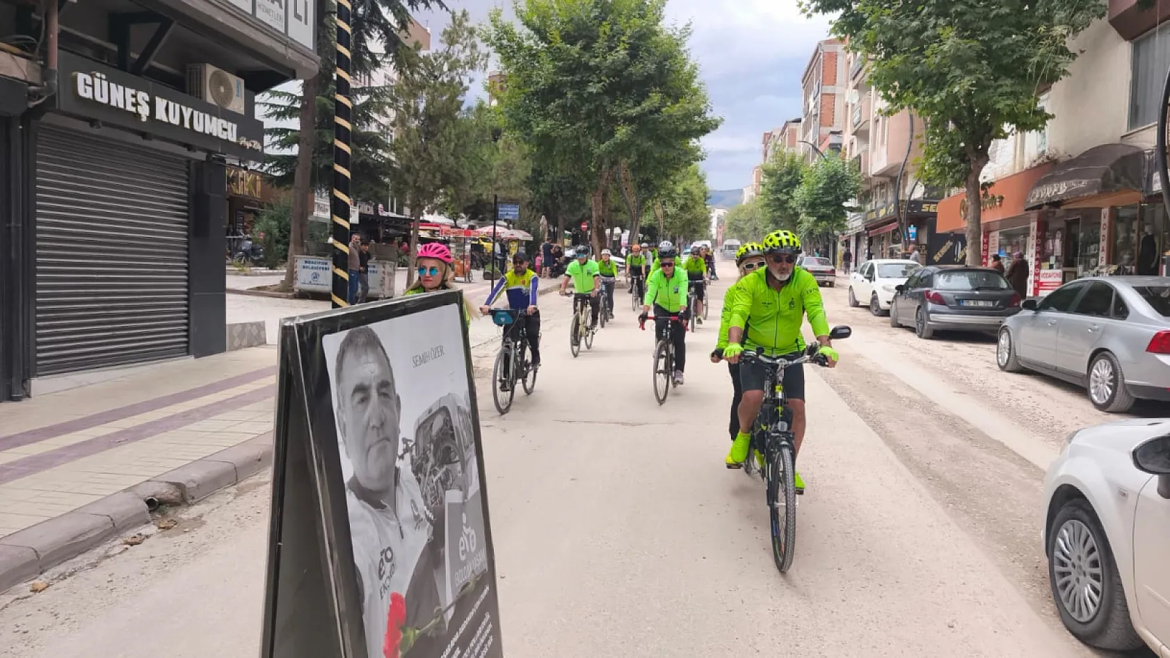 Bisikletçilerden güvenli trafik çağrısı: 'Bisiklet yolları hayattır'