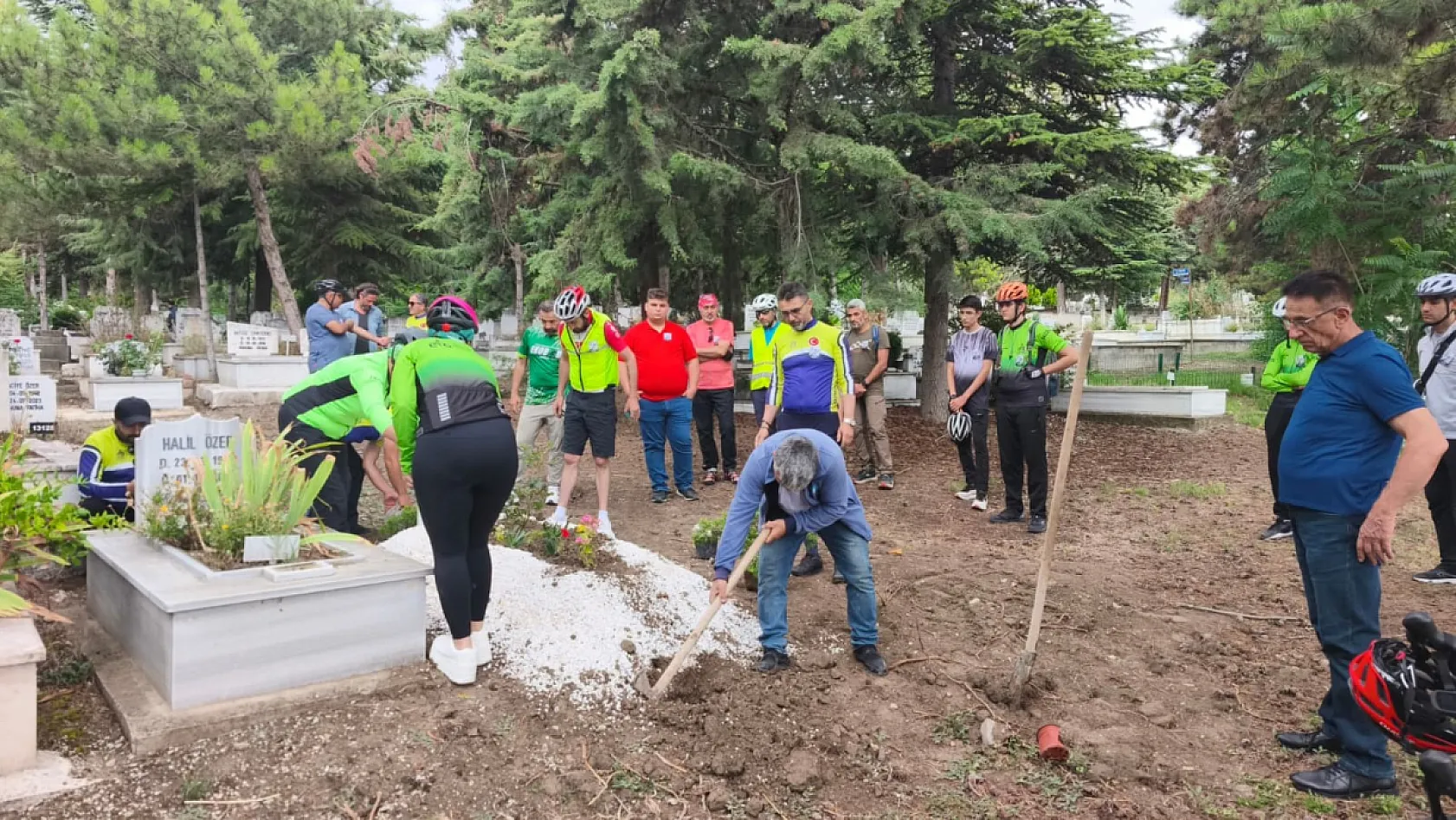 Bisikletçilerden güvenli trafik çağrısı: 'Bisiklet yolları hayattır'