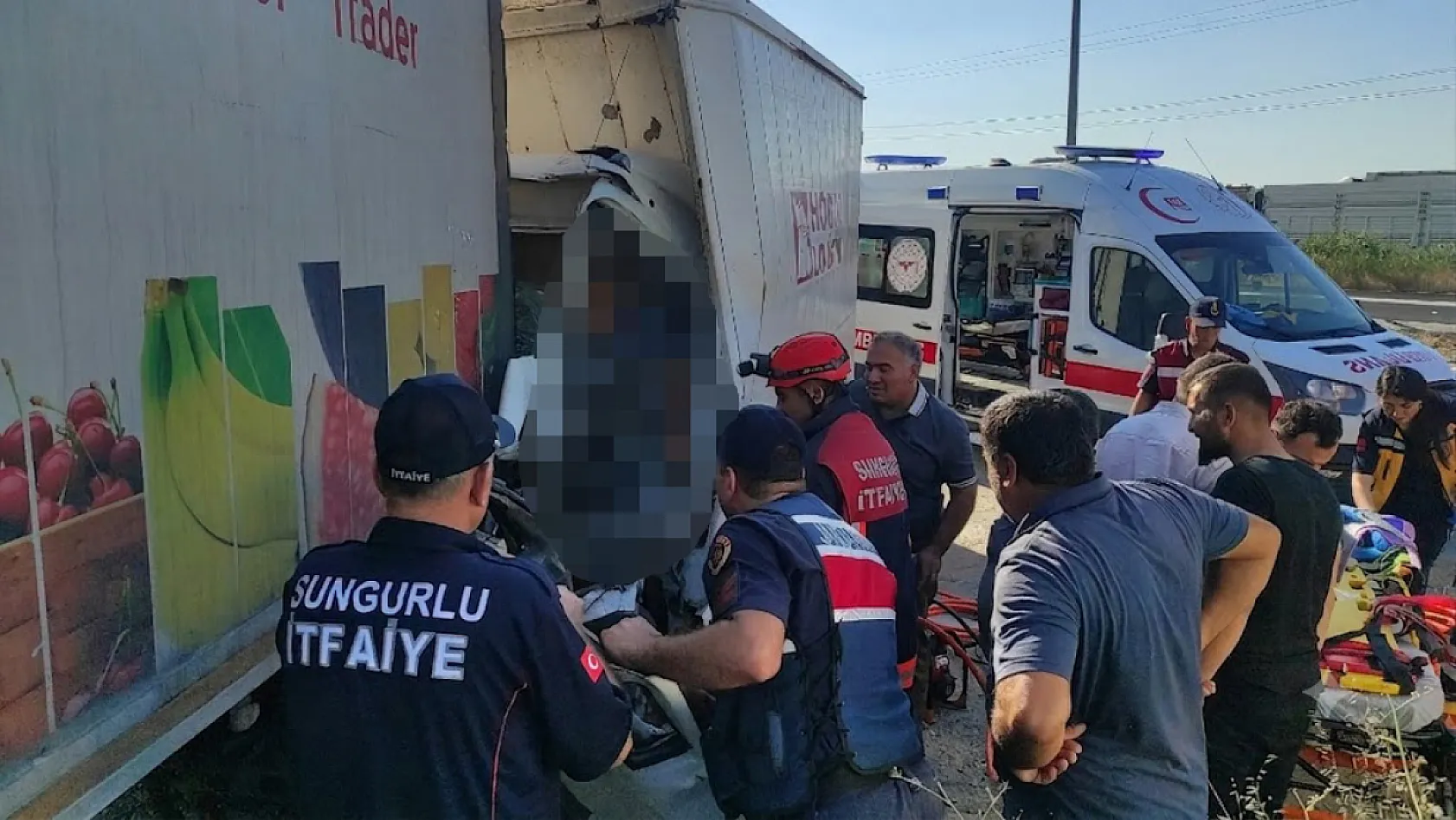Samsun-Ankara yolunda kamyon tıra çarptı: 1 ölü, 1 yaralı