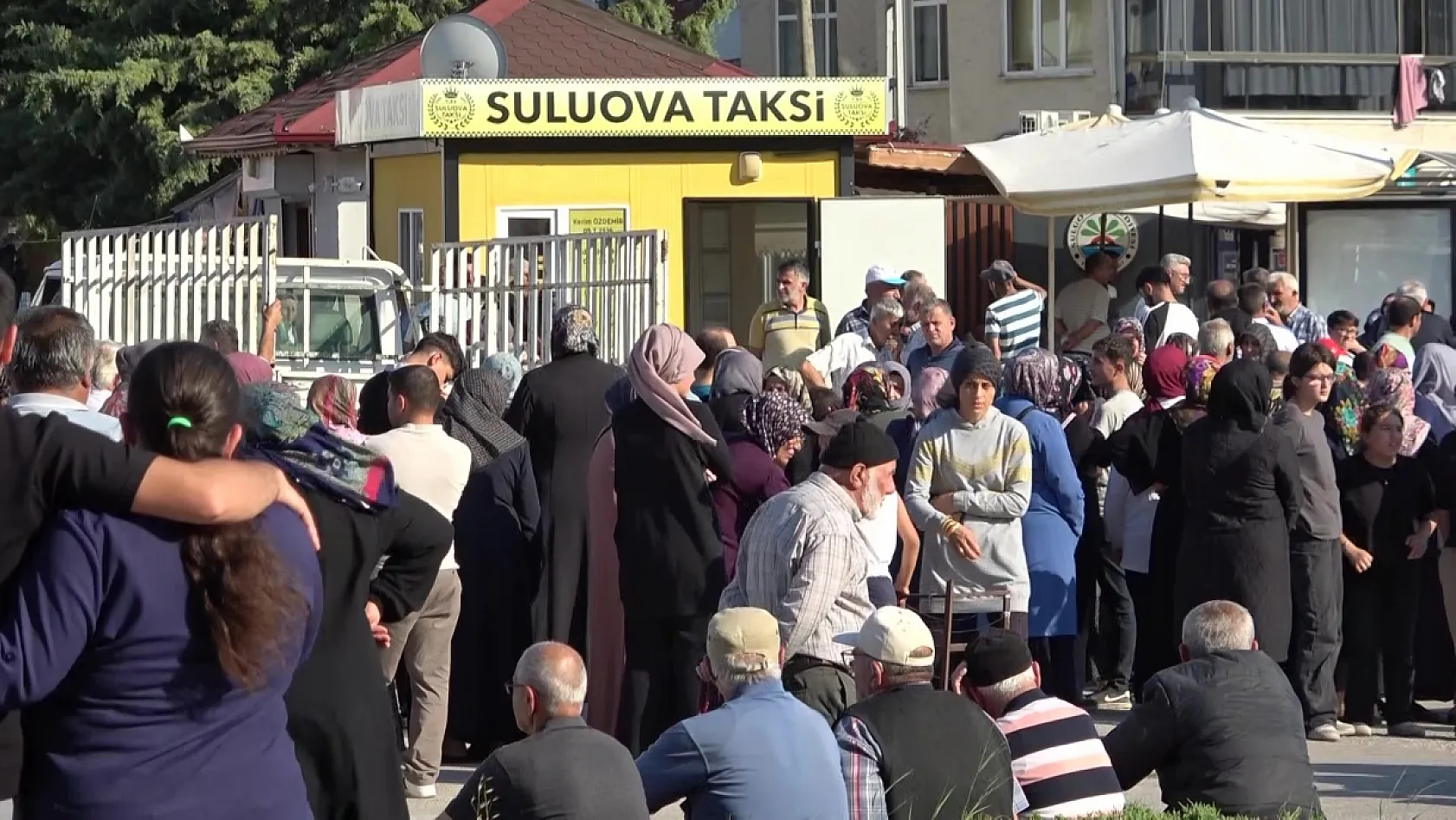 Amasyalı genç çiftçiden örnek hareket: 6 ton patatesi ücretsiz dağıttı