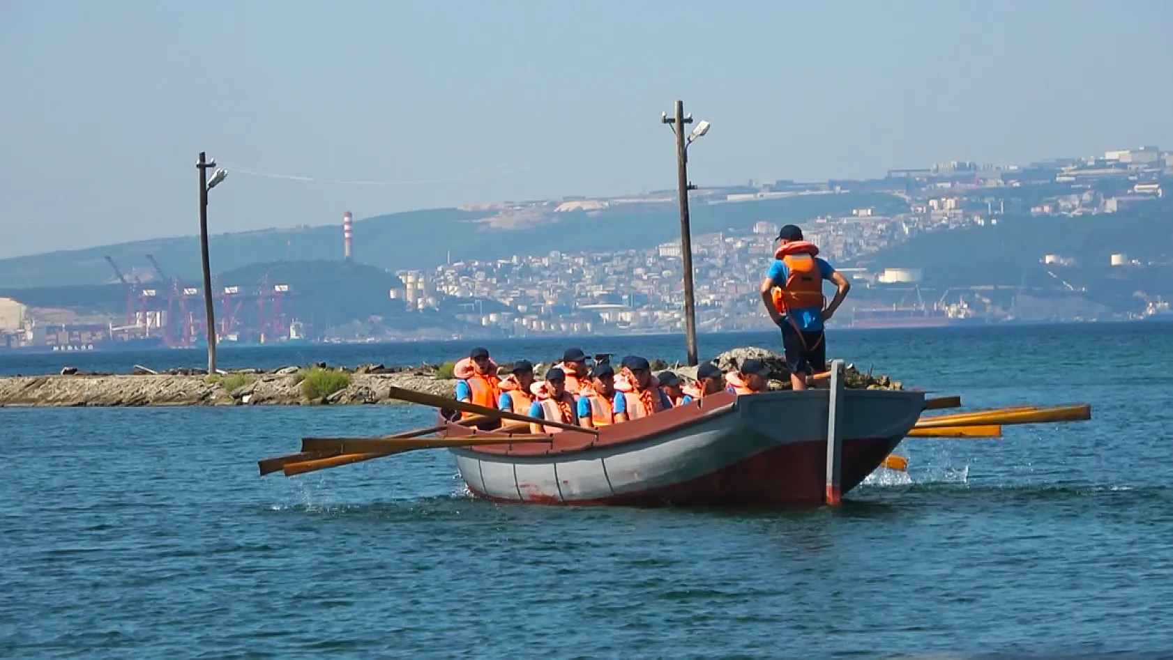 Deniz astsubay adayları zorlu eğitimden geçiyor