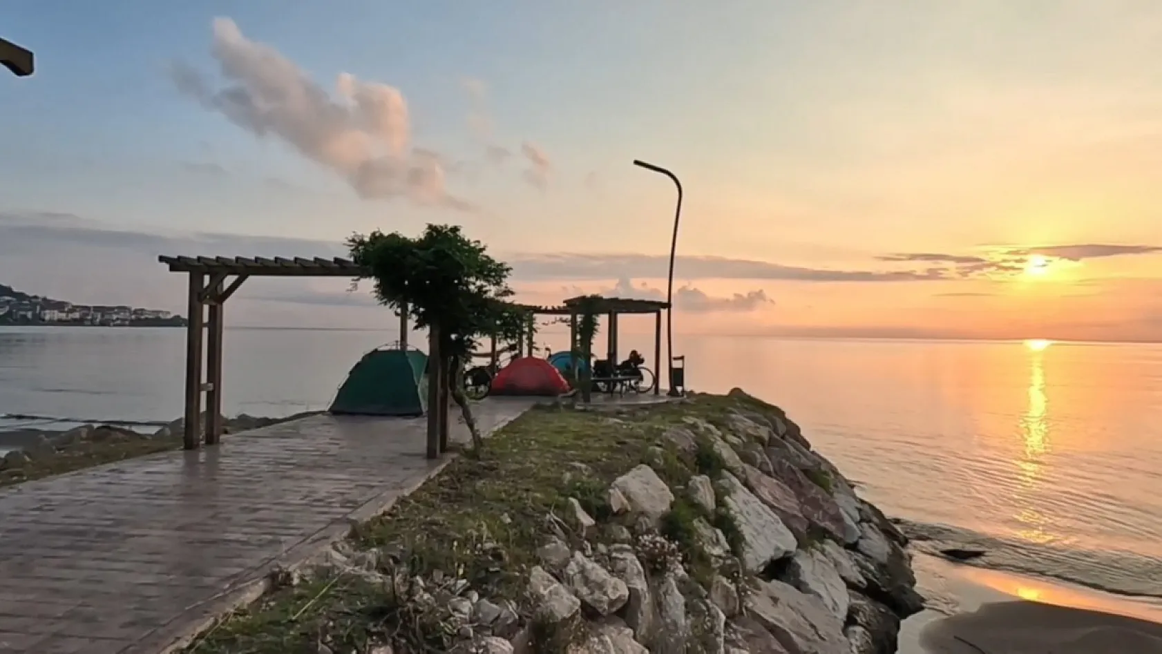 Karadeniz'i bisikletle keşfettiler