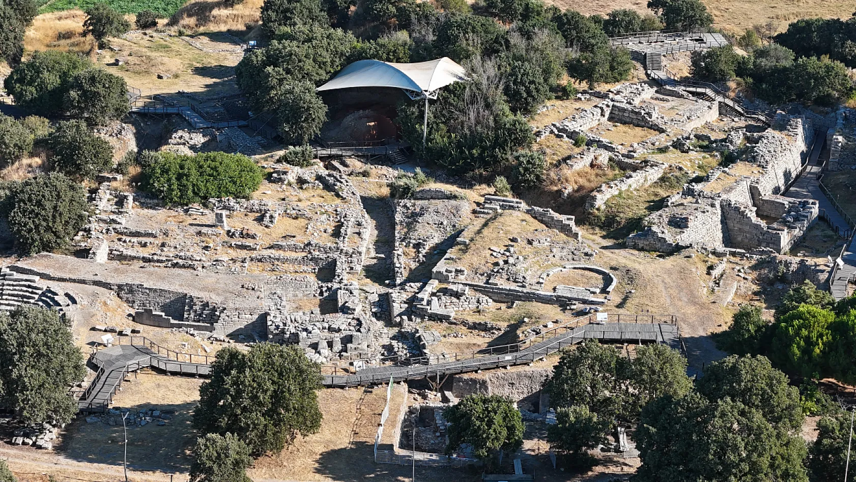 Çanakkale'de 2 bin yıllık Roma Caddesi gün yüzüne çıkarılıyor