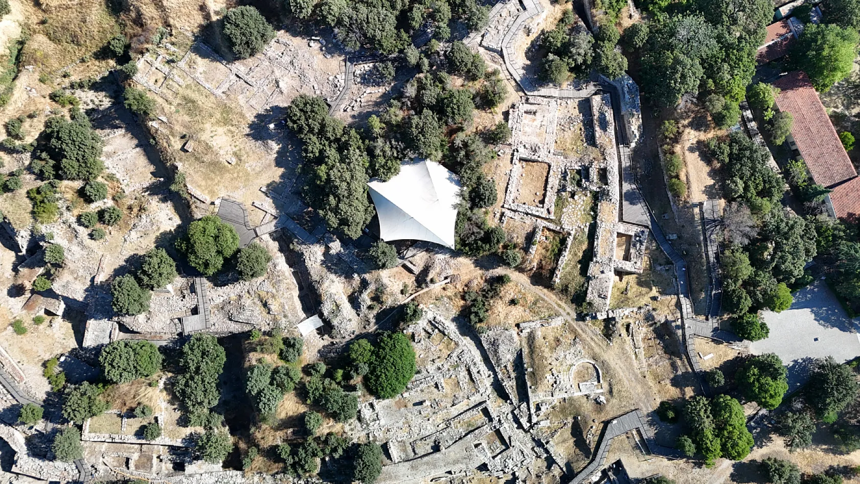 Çanakkale'de 2 bin yıllık Roma Caddesi gün yüzüne çıkarılıyor