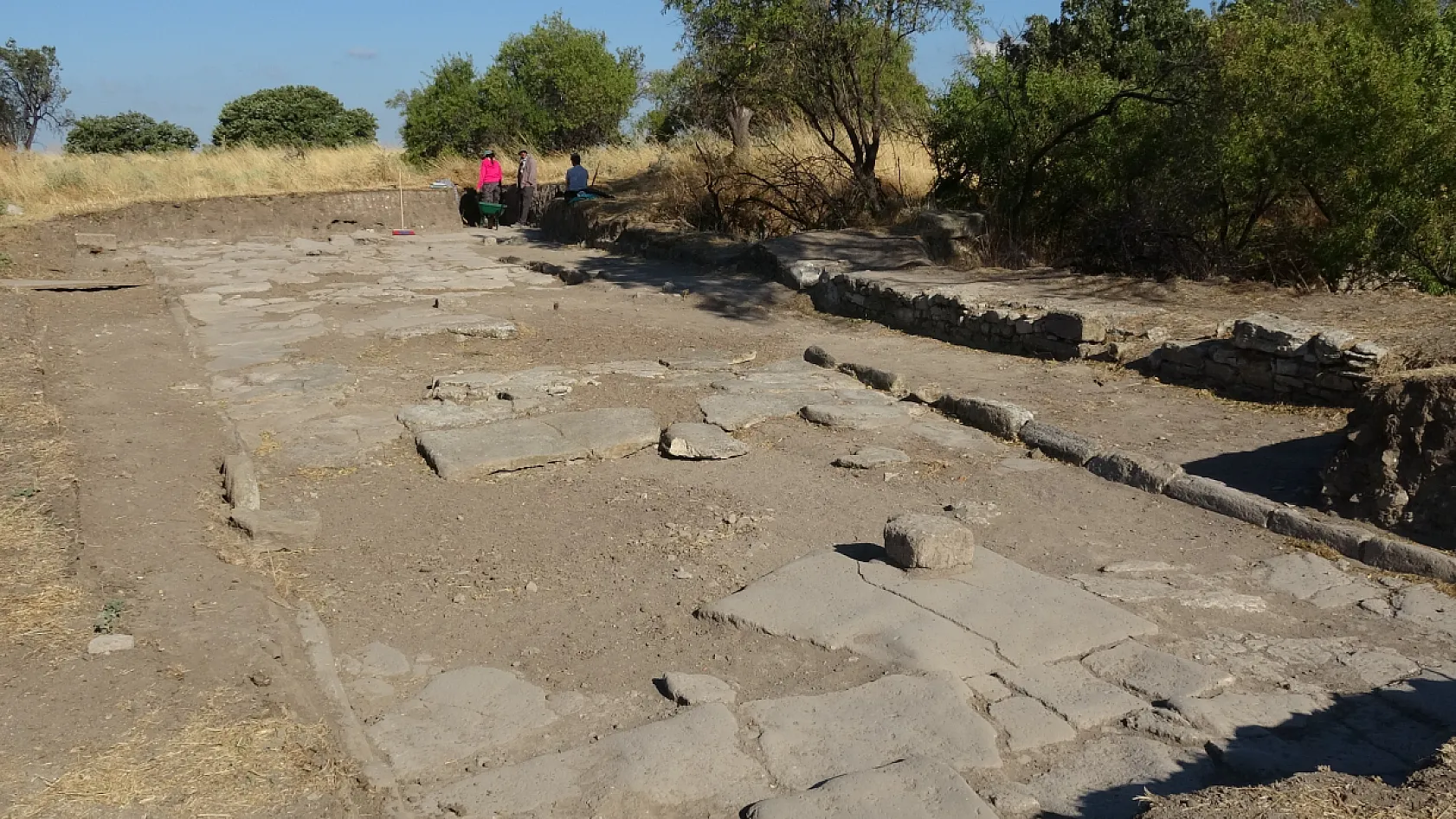 Çanakkale'de 2 bin yıllık Roma Caddesi gün yüzüne çıkarılıyor