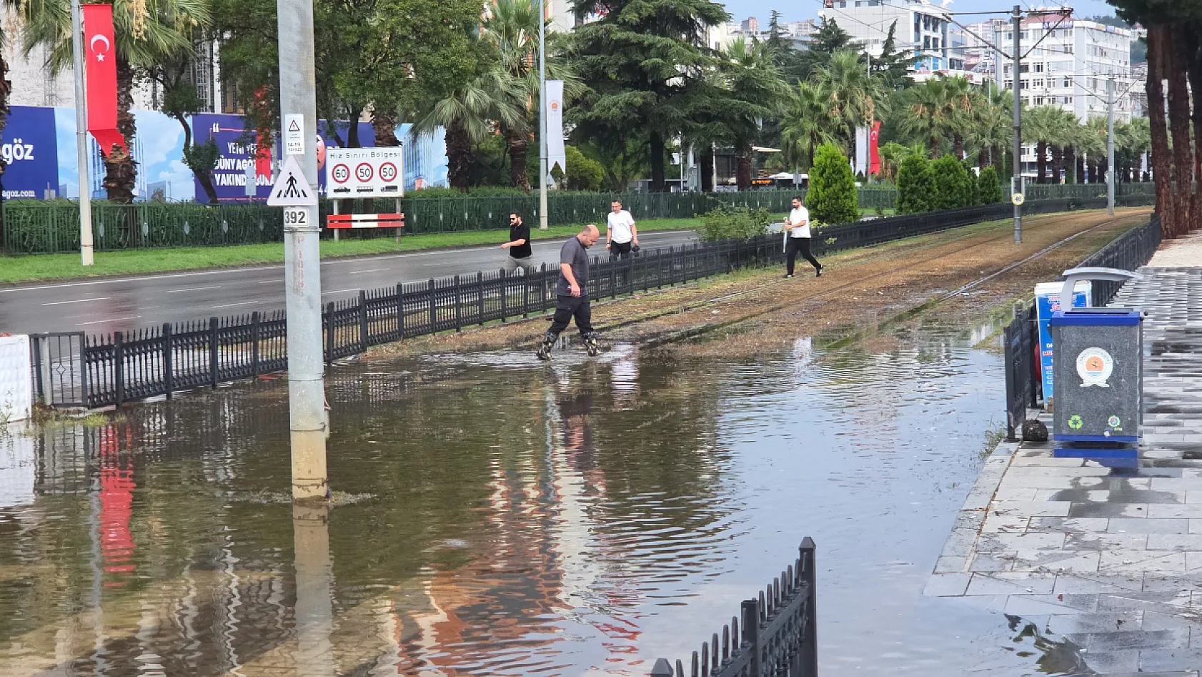 Samsun'da sağanak hayatı felç etti