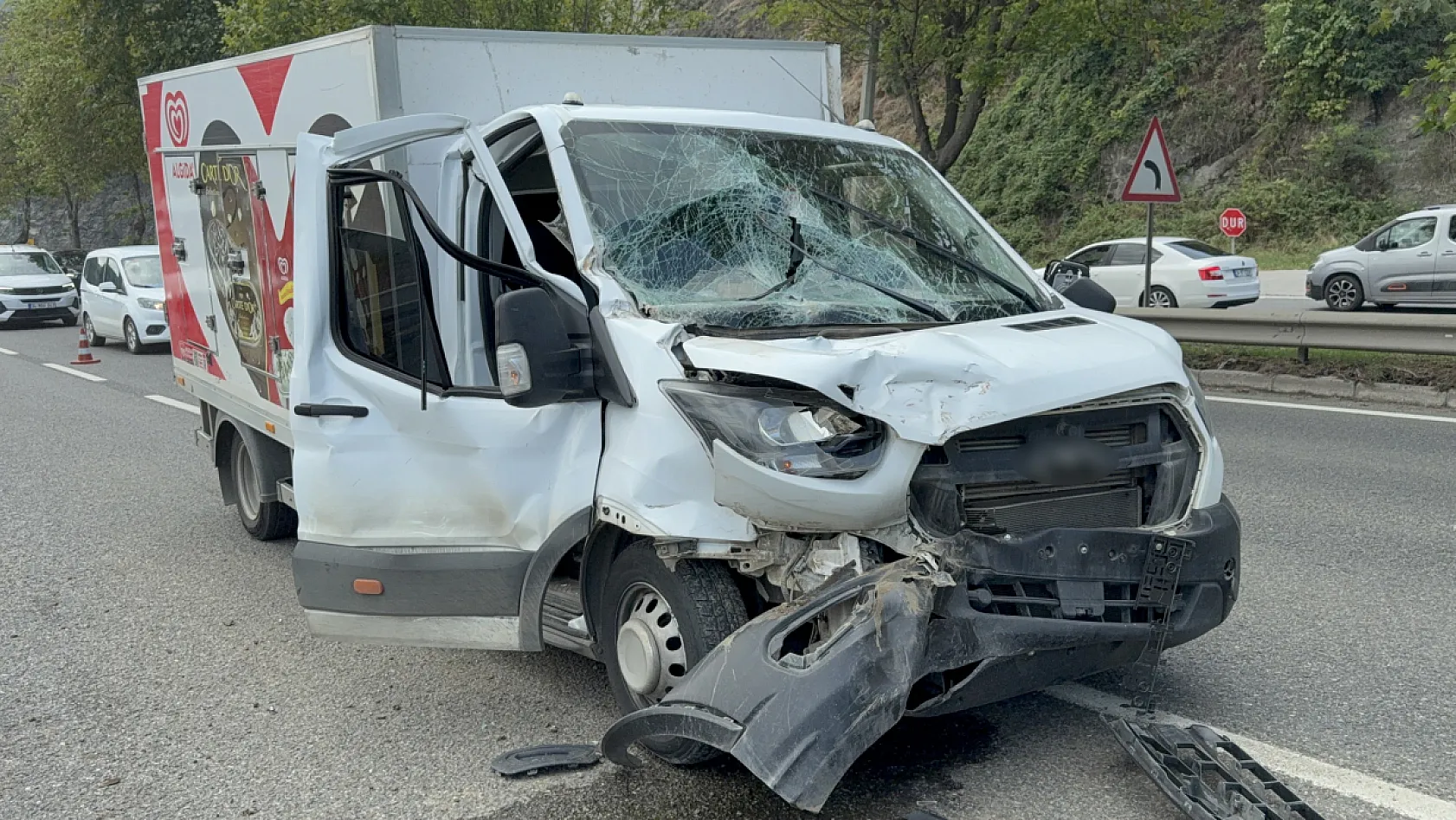 Canik'te kamyonet kamyona arkadan çarptı: 1 yaralı