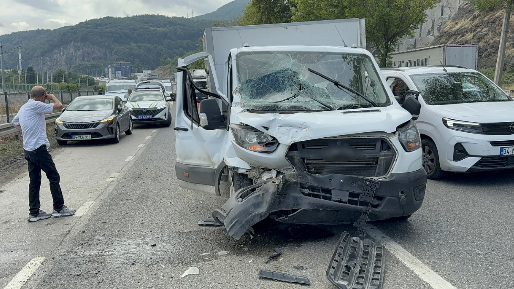 Canik'te kamyonet kamyona arkadan çarptı: 1 yaralı