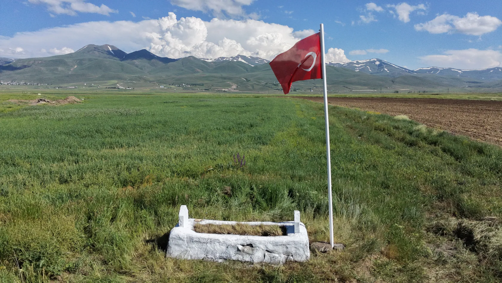 Erzurum Ovası'ndaki 'Garip Mezar' yenilendi