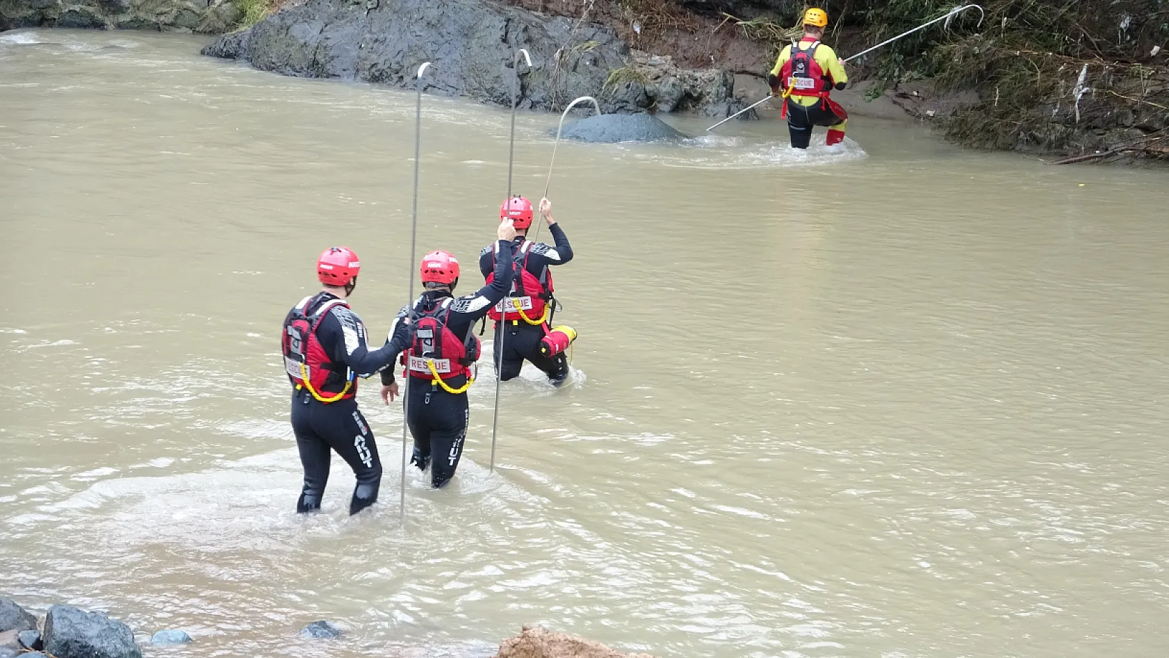 Giresun'da selde kaybolan 2 kişi için arama sürüyor