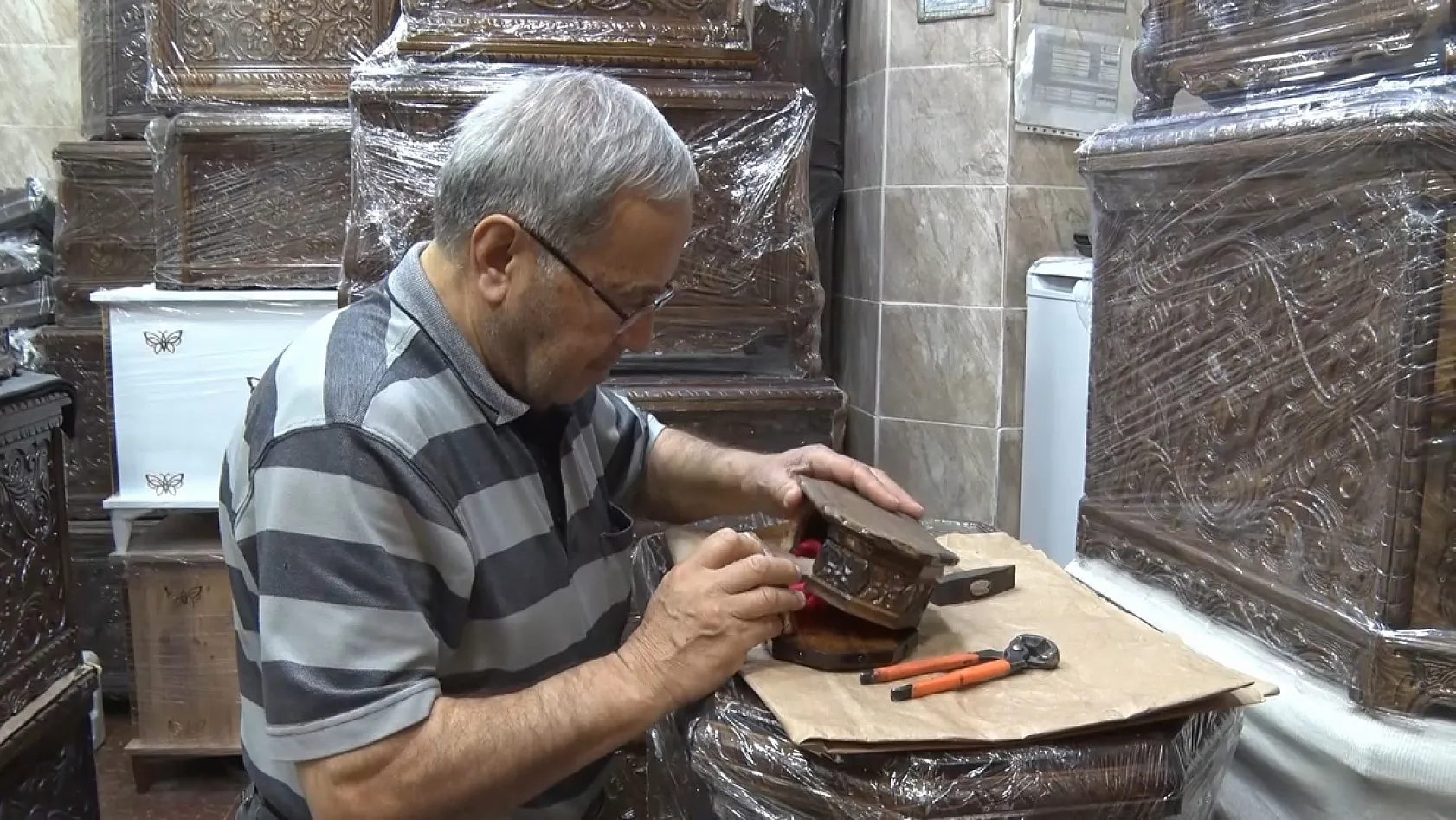 65 yıllık usta sandık geleneğini yaşatıyor