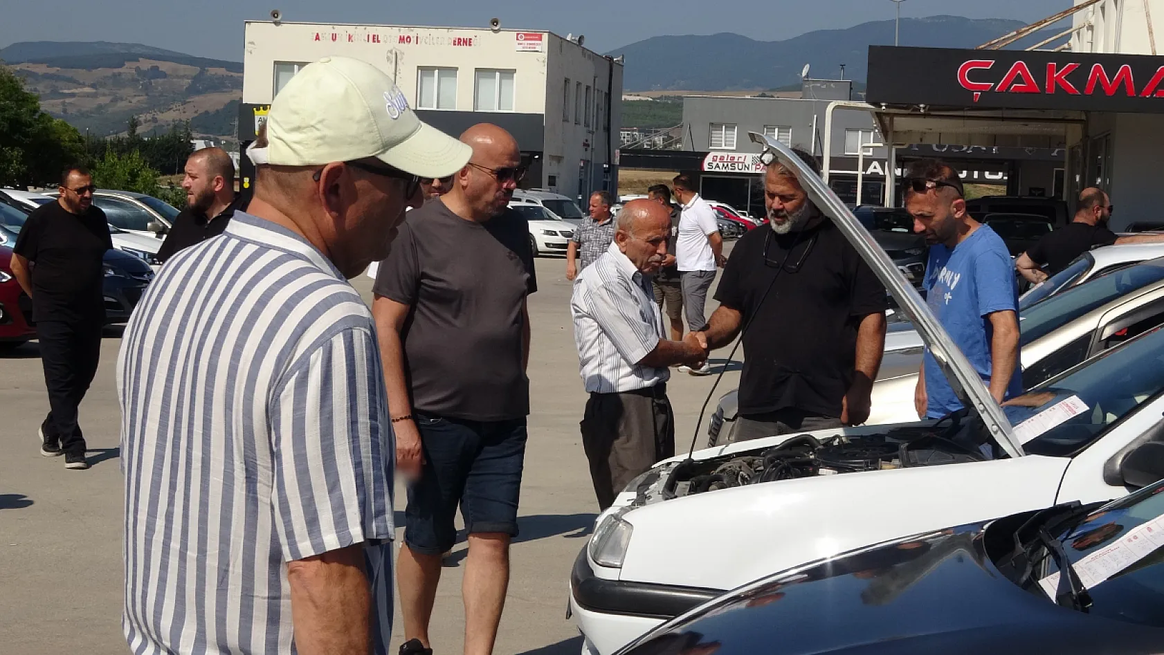 Samsun'da ikinci el otomobil piyasasında durgunluk: Alıcı da satıcı da beklemede