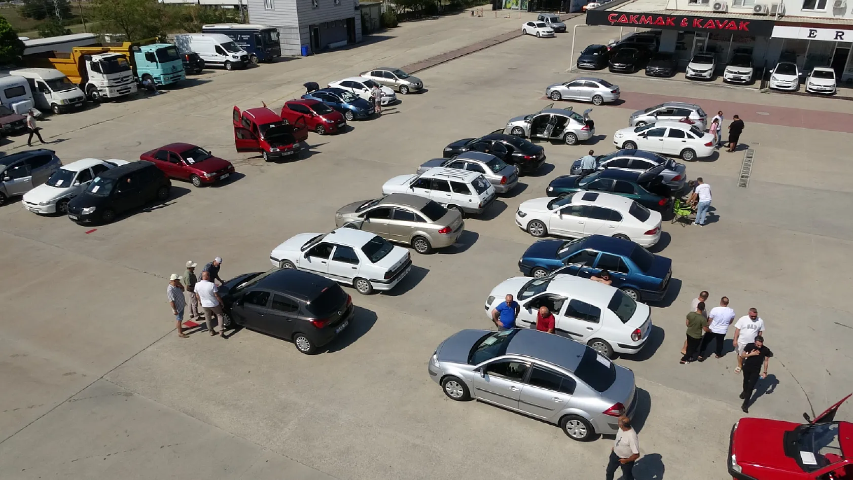 Samsun'da ikinci el otomobil piyasasında durgunluk: Alıcı da satıcı da beklemede