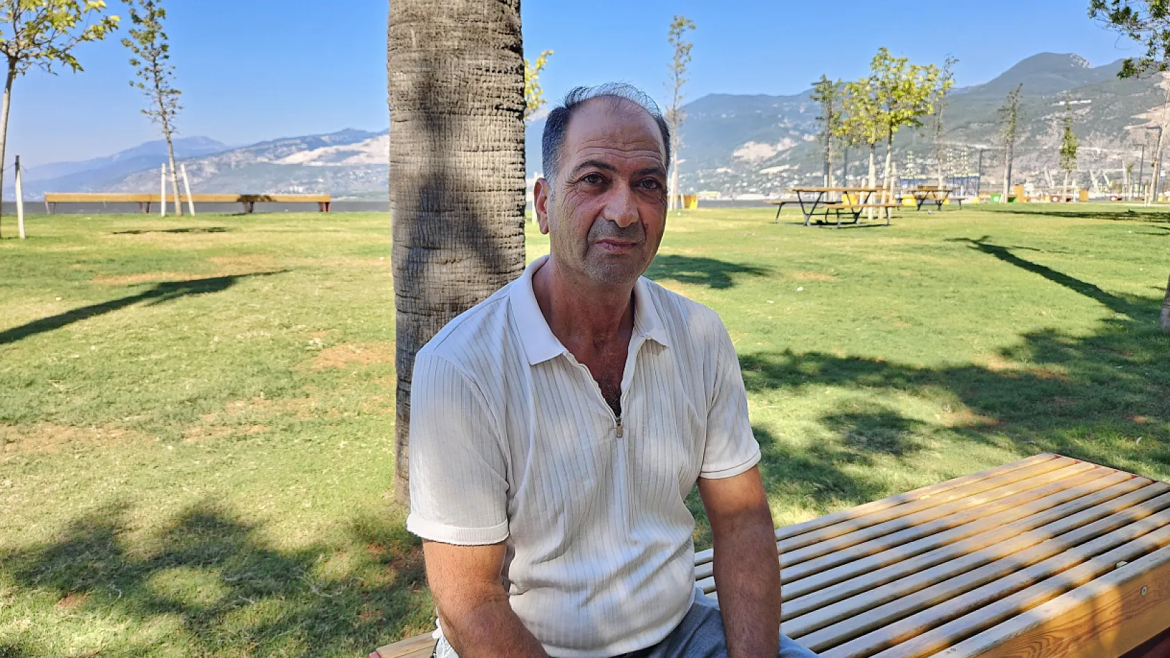 İskenderun'da kavurucu sıcak: 40 dereceyi aşan havada vatandaşlar gölgelere sığındı