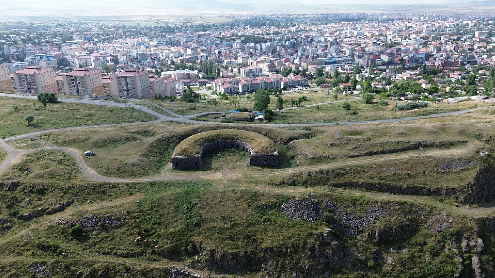 Kars'ın 200 yıllık tarihi yapısı Gemli Tabya turizme kazandırılmayı bekliyor