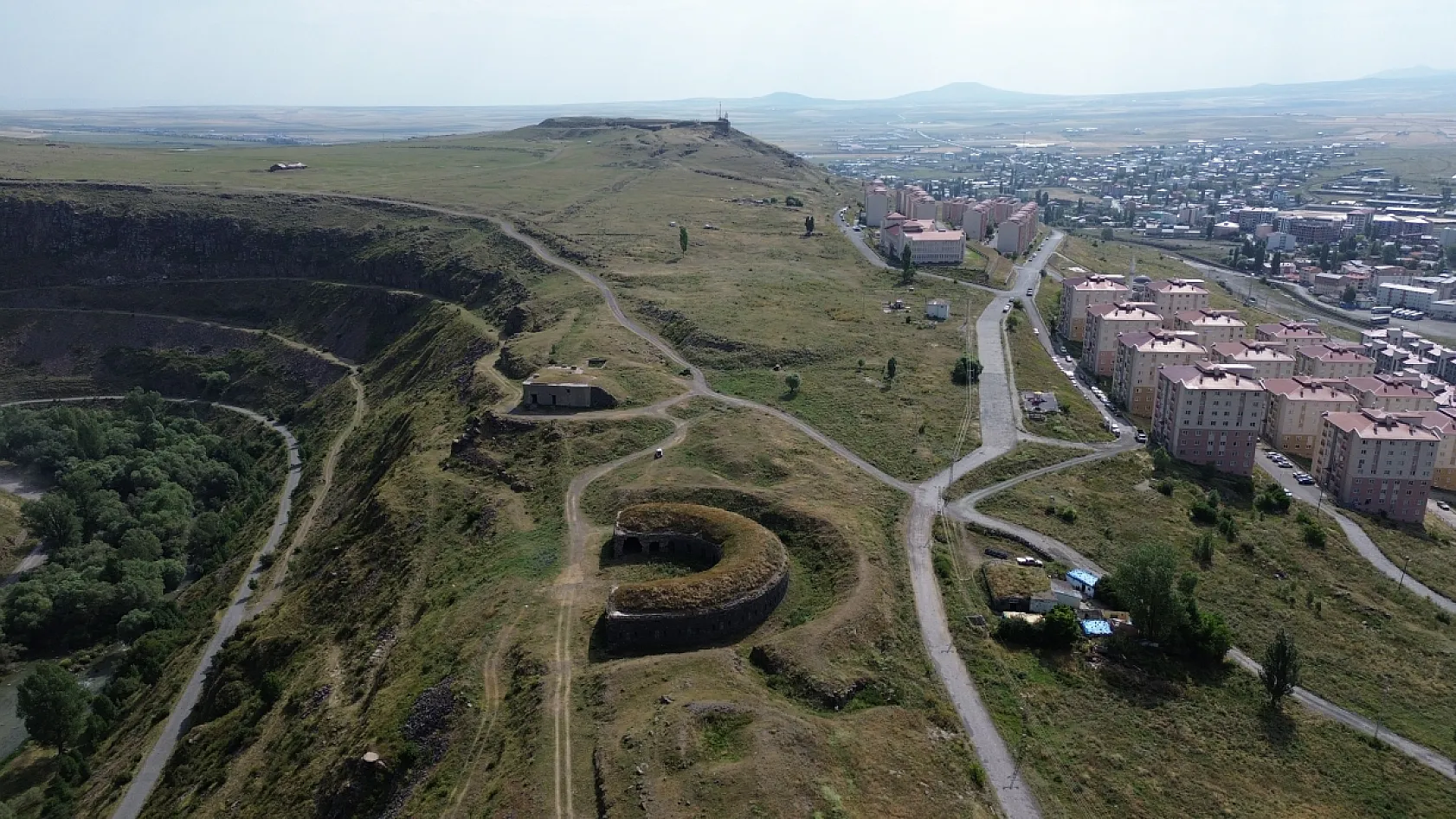 Kars'ın 200 yıllık tarihi yapısı Gemli Tabya turizme kazandırılmayı bekliyor