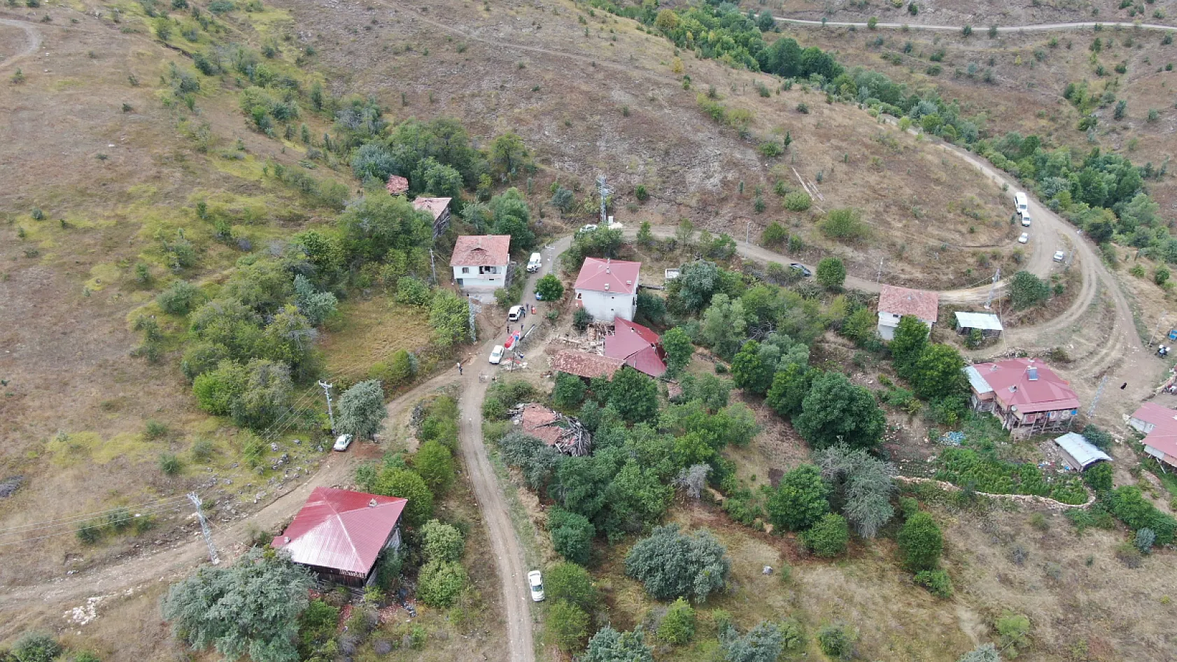 Tadilat yapılan köy evi çöktü: 5 kişi yaralandı