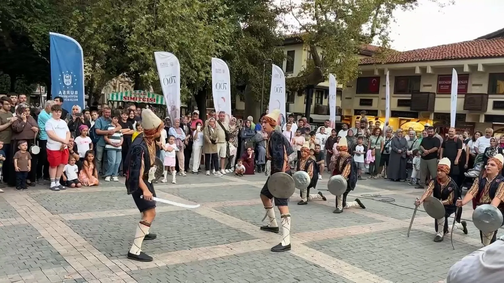 Bursa'da fethin 700. yılı ve 30 Ağustos'ta minik mehteranlar ilgi odağı oldu