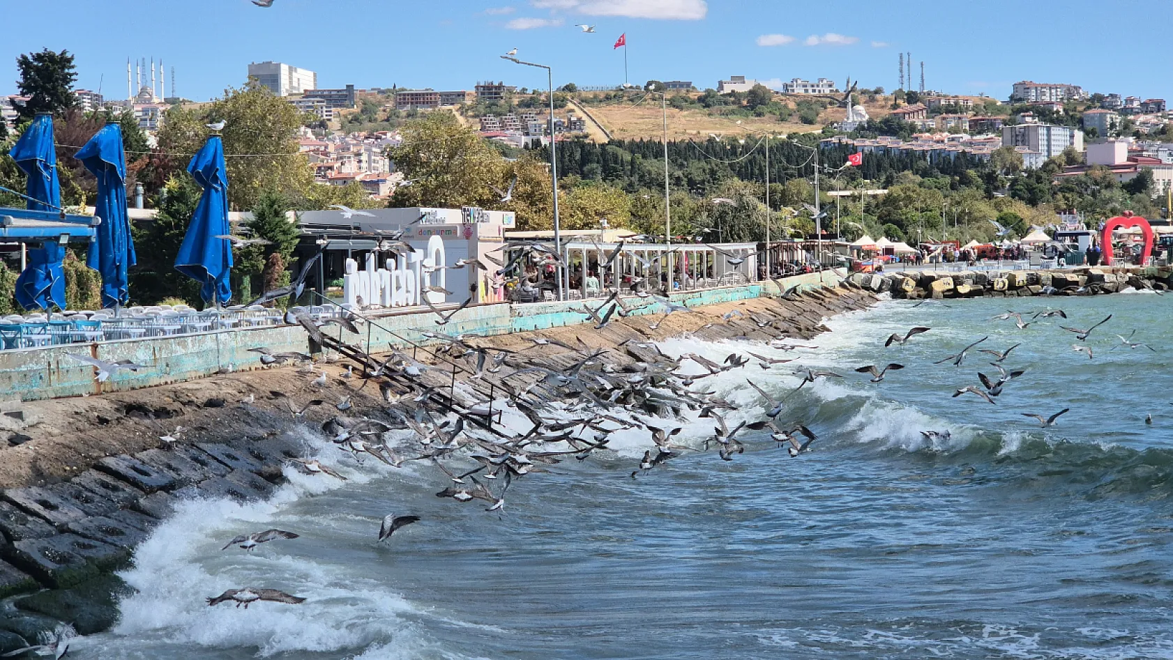 Poyraz balıkçıları karaya çekti