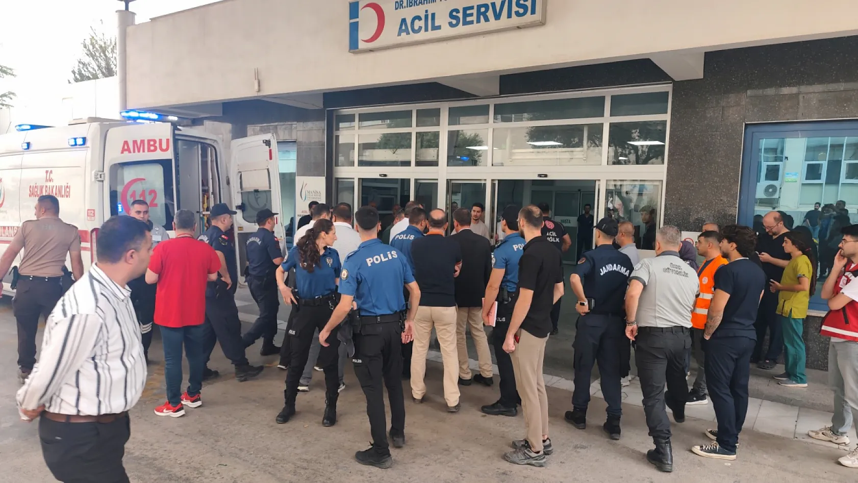 Turgutlu'da okul önünde dehşet: 11 öğrenci yaralandı