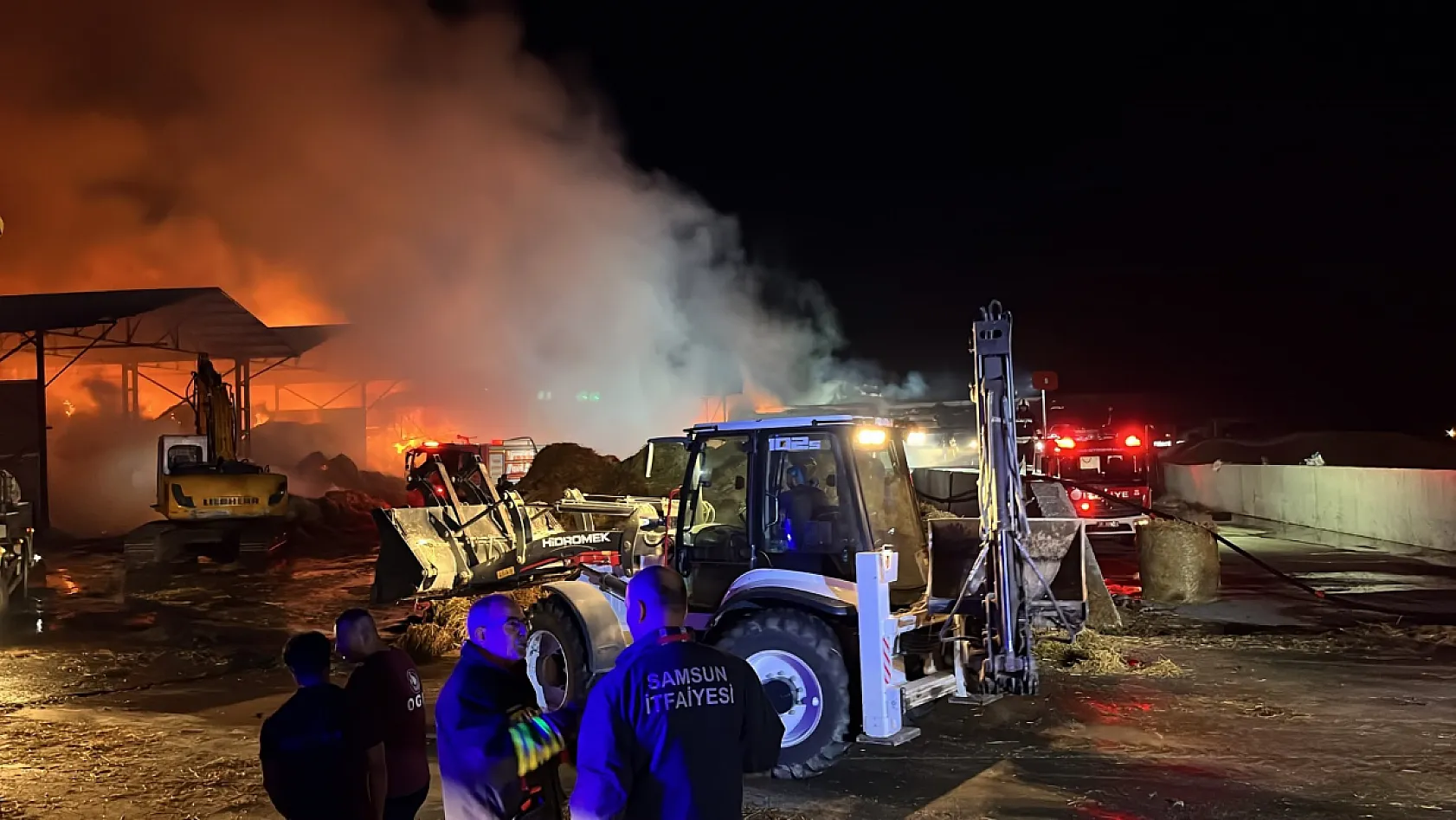 Samsun'da saman deposu alevlere teslim oldu