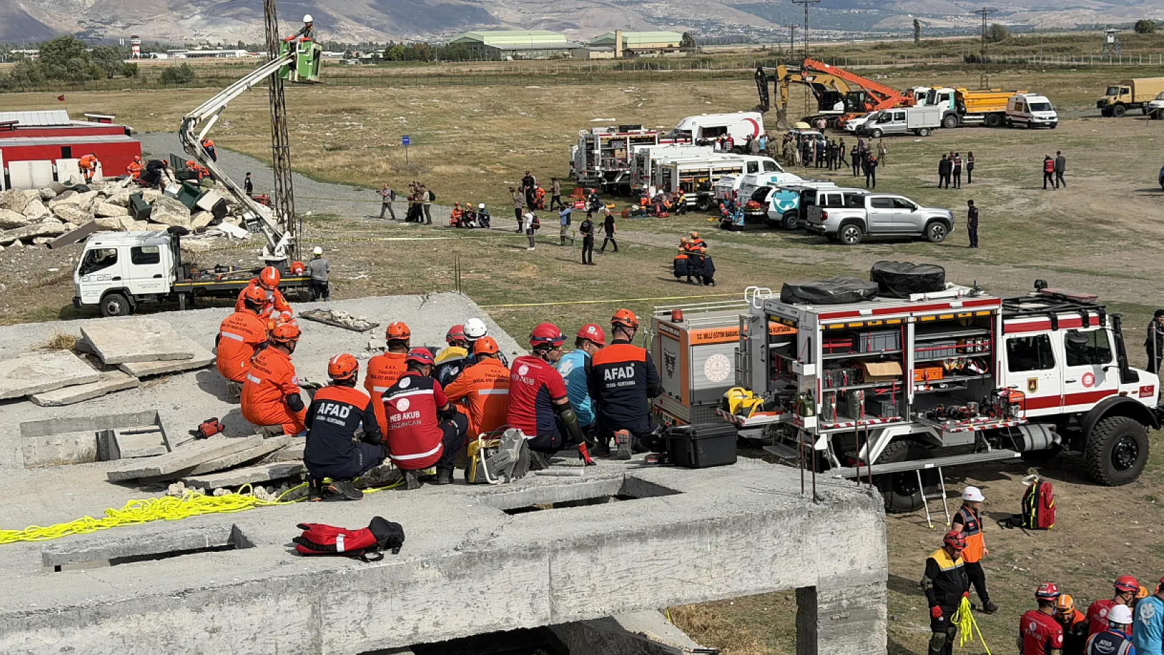 Erzincan'da deprem tatbikatı: 4 ilden 1052 personel sahaya çıktı