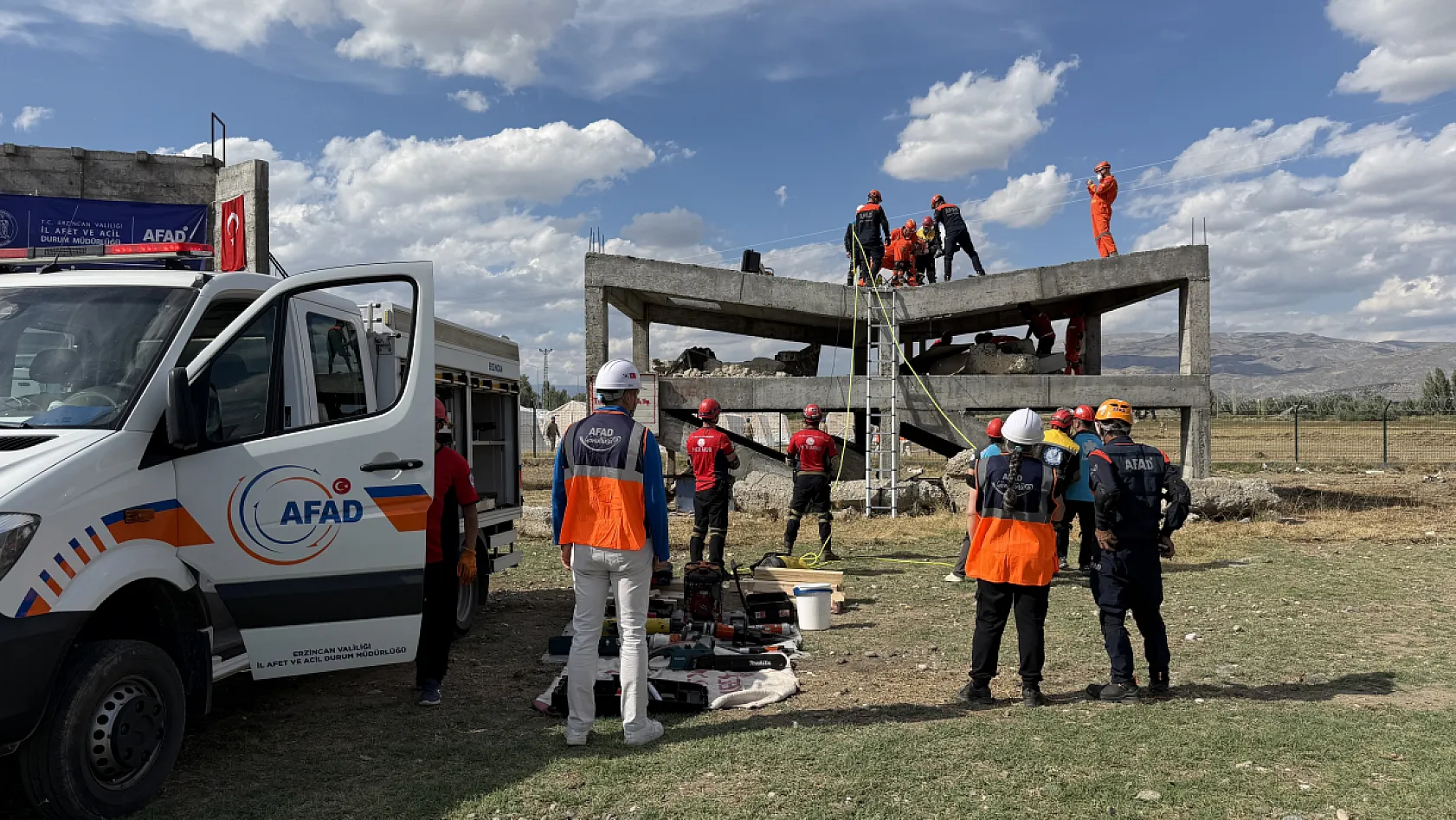 Erzincan'da deprem tatbikatı: 4 ilden 1052 personel sahaya çıktı