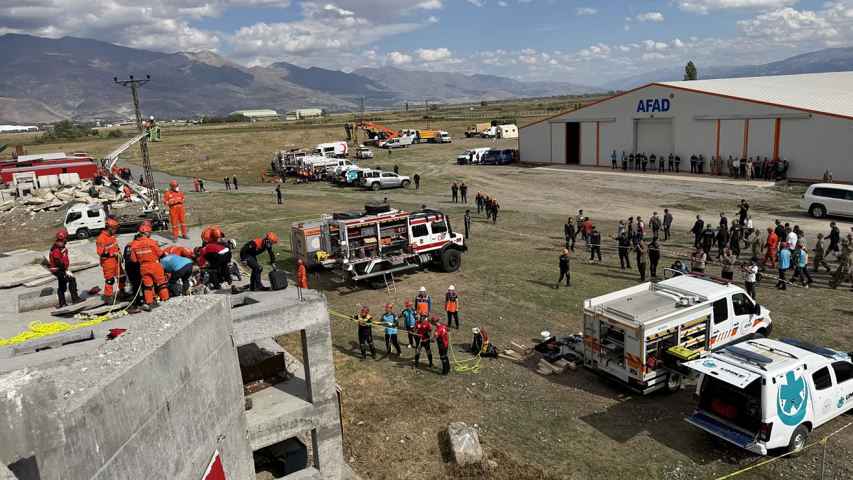 Erzincan'da deprem tatbikatı: 4 ilden 1052 personel sahaya çıktı