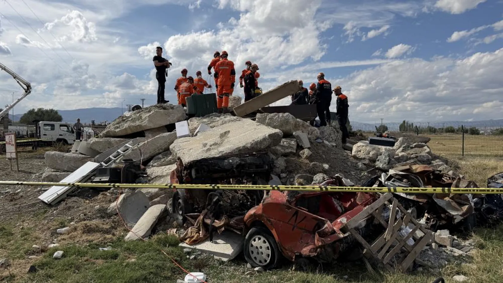 Erzincan'da deprem tatbikatı: 4 ilden 1052 personel sahaya çıktı
