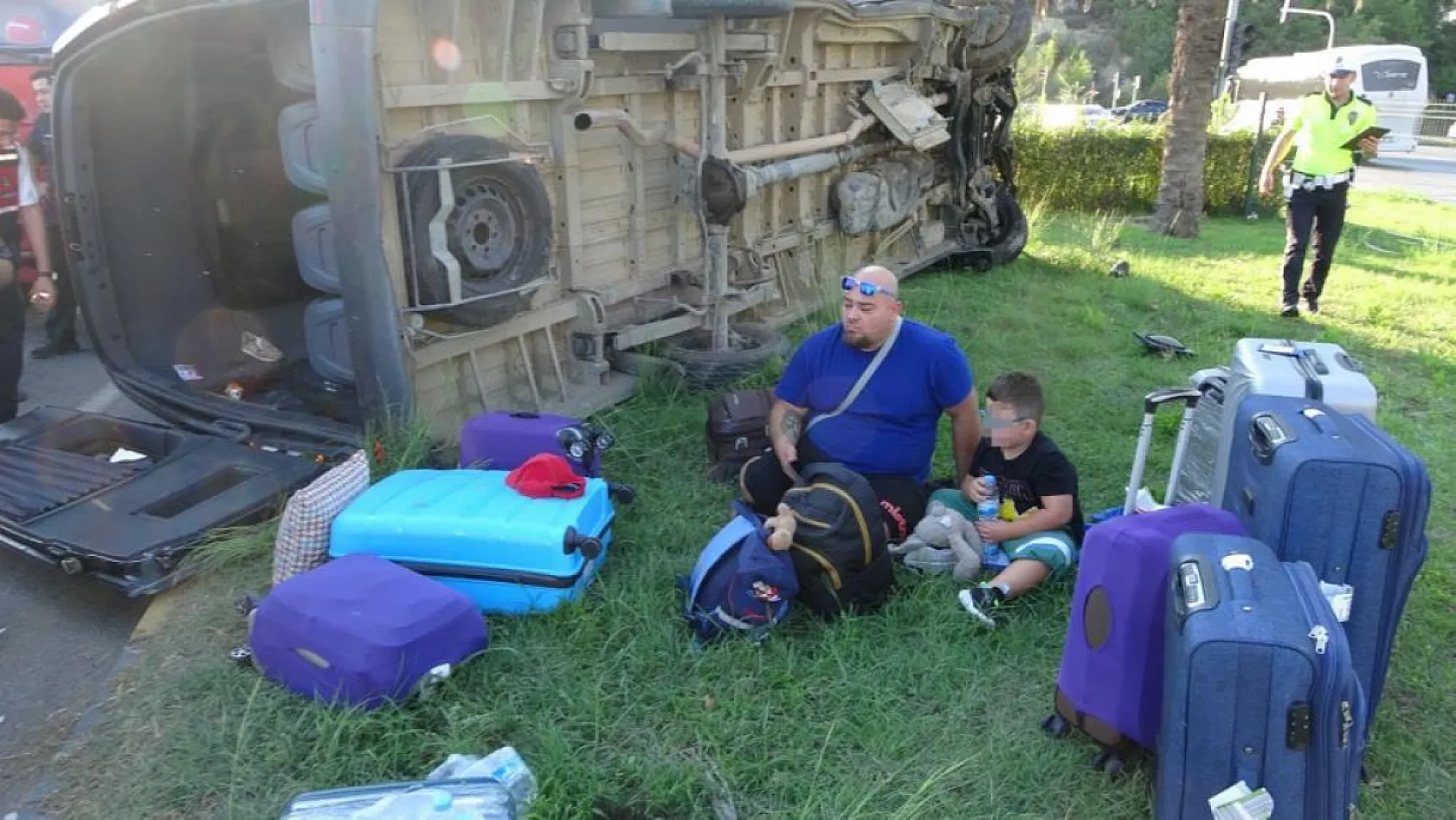 Manavgat'ta tur minibüsü dehşeti: 15 yaralı