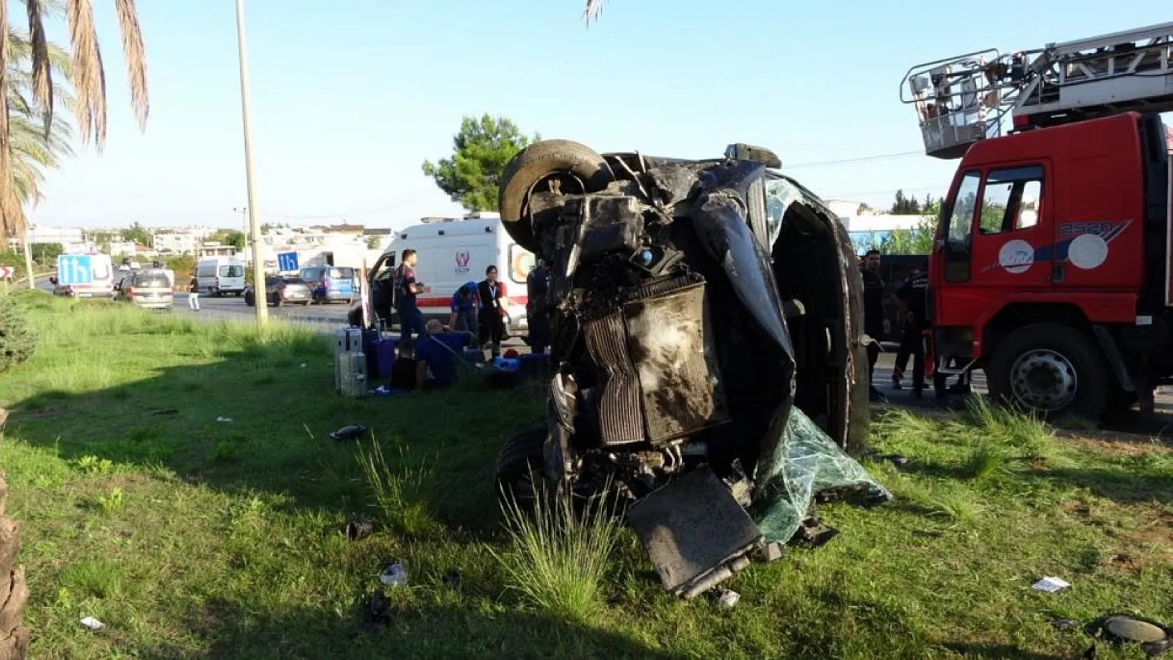 Manavgat'ta tur minibüsü dehşeti: 15 yaralı
