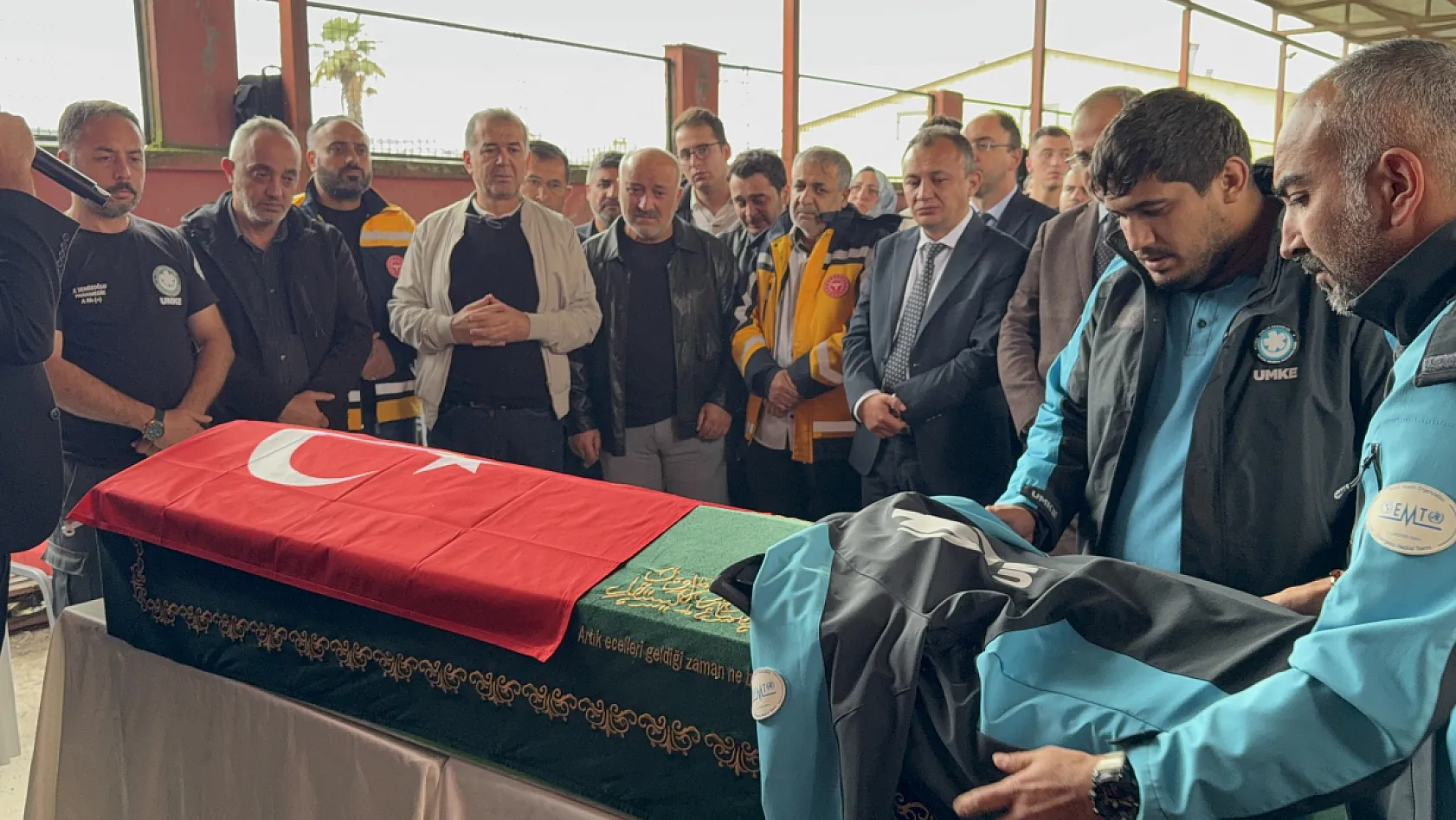 Hayatını kaybeden UMKE hemşiresi gözyaşlarıyla uğurlandı