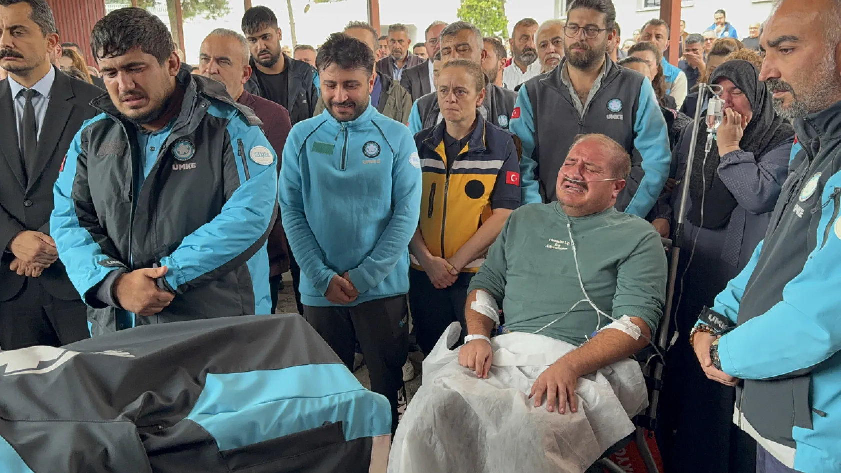 Hayatını kaybeden UMKE hemşiresi gözyaşlarıyla uğurlandı