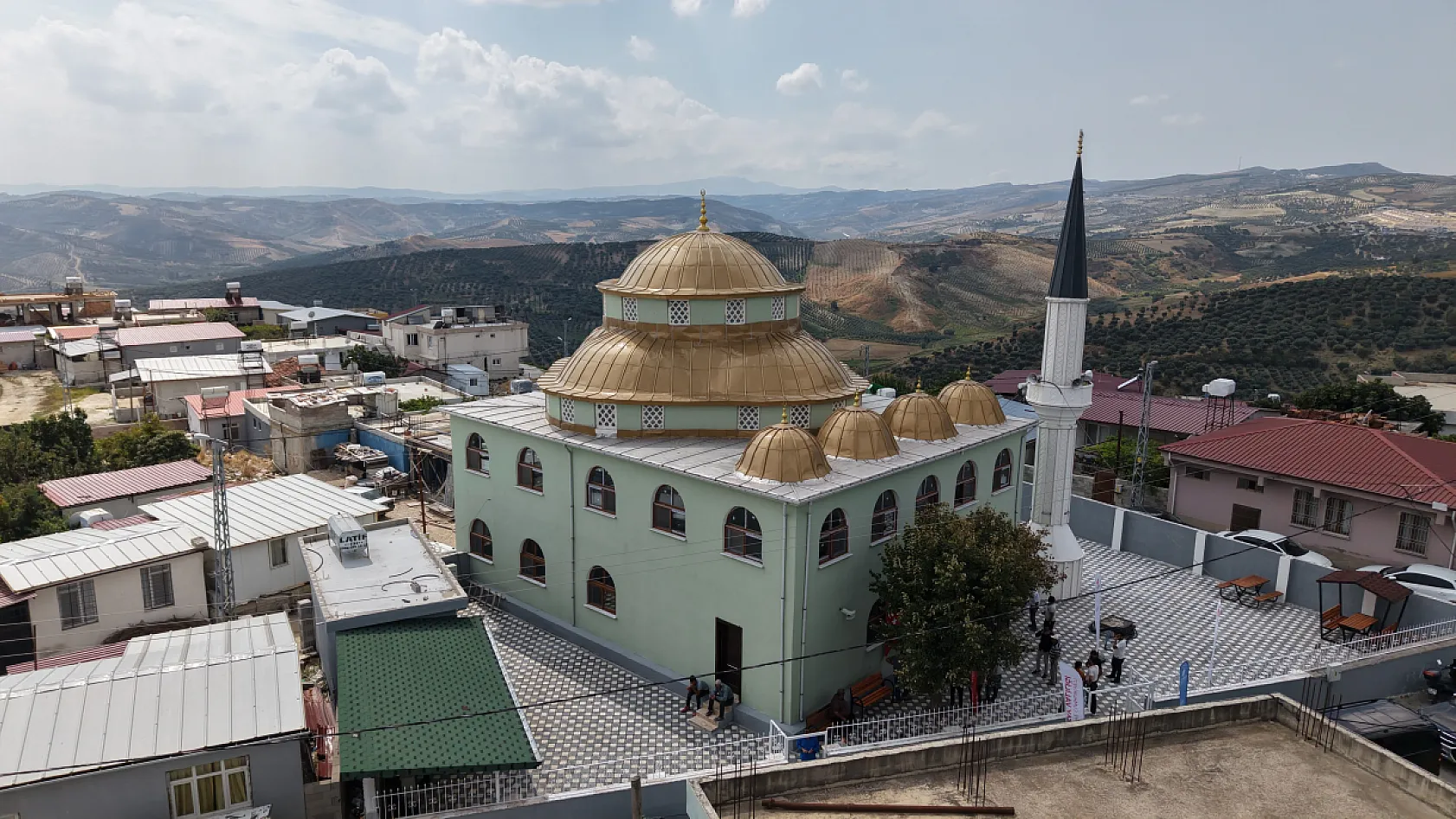 Asrın felaketinin ardından Hatay'da inşa edilen 135'inci cami ibadete açıldı