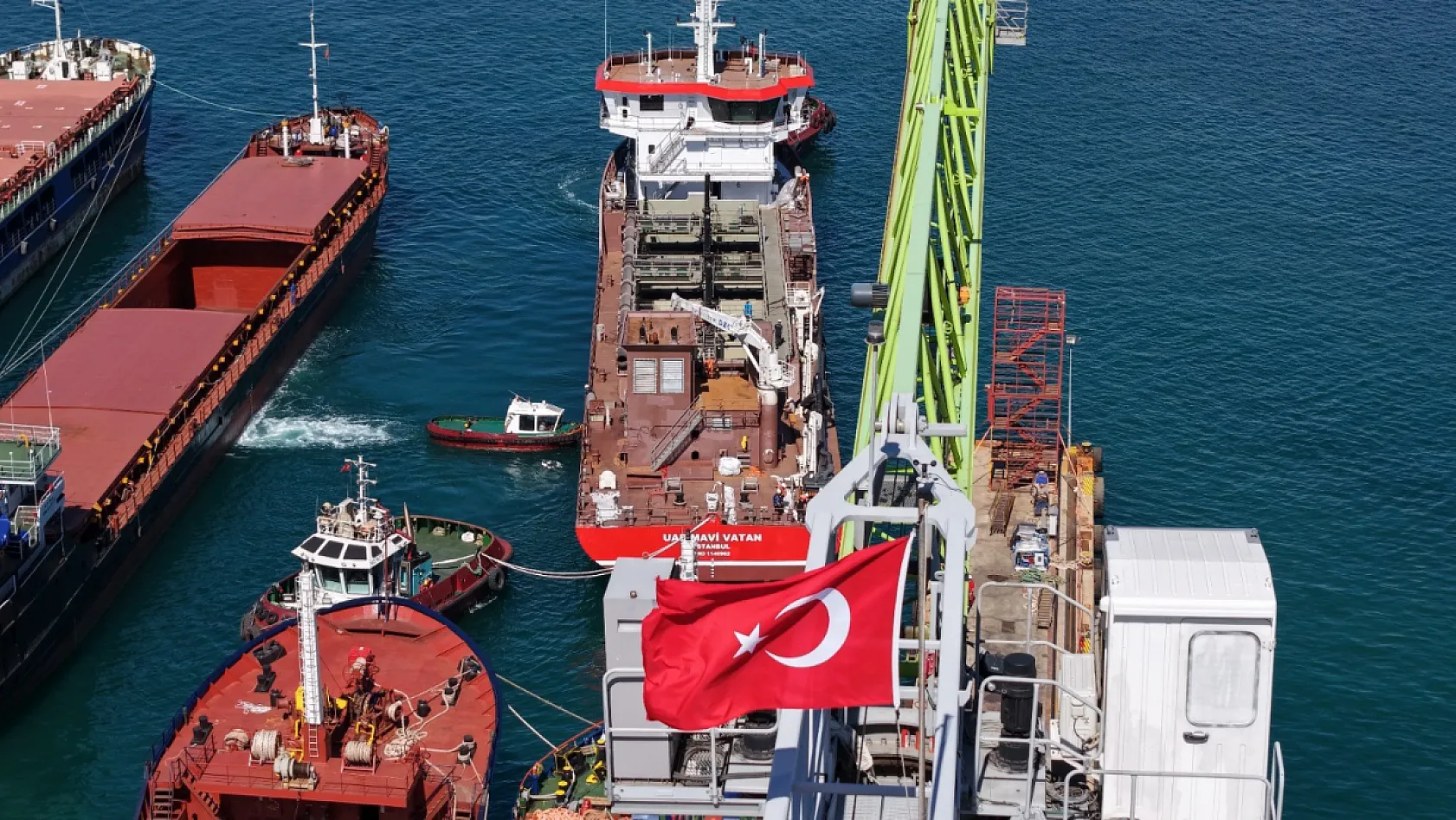 Türkiye'nin yerli tarama gemisi UAB MAVİ VATAN suyla buluştu