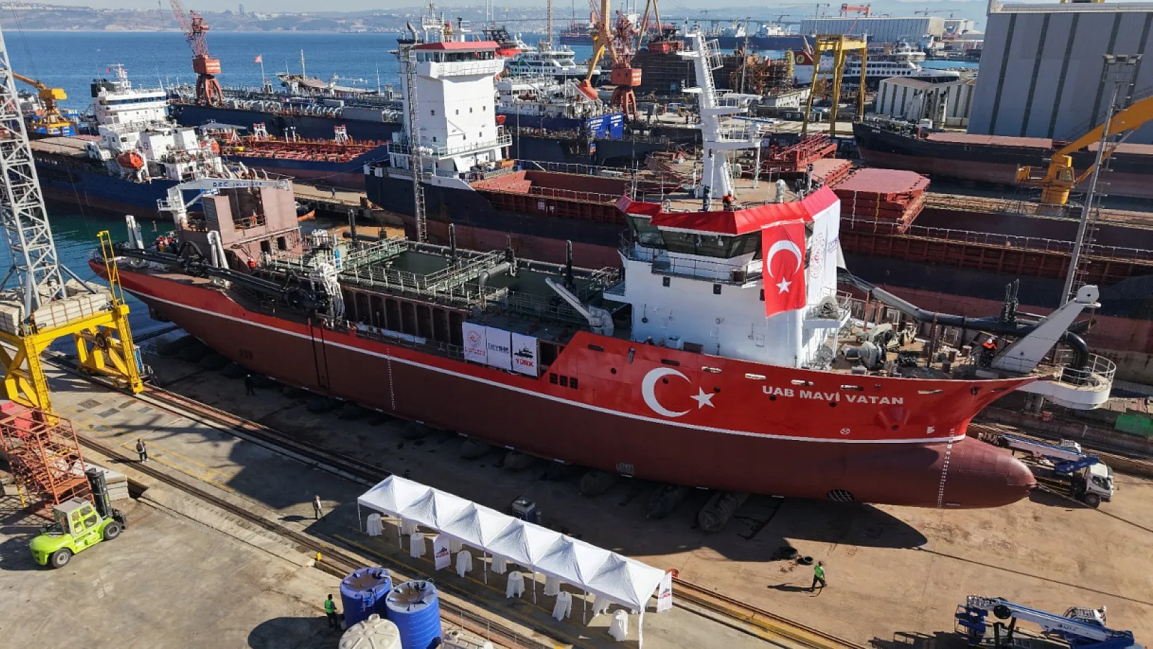 Türkiye'nin yerli tarama gemisi UAB MAVİ VATAN suyla buluştu