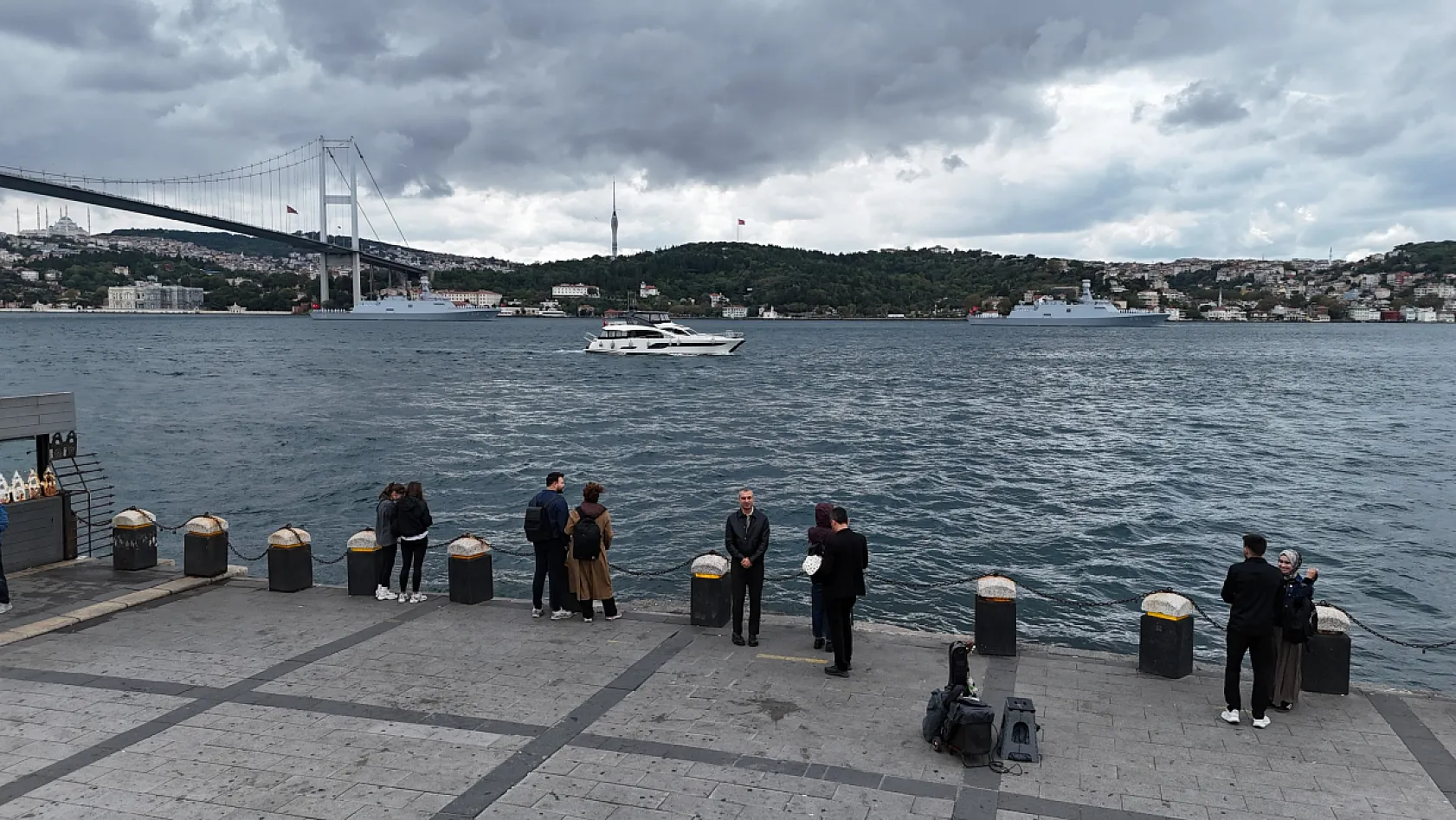 İstanbul Boğazı'nda 15 gemili geçit töreni