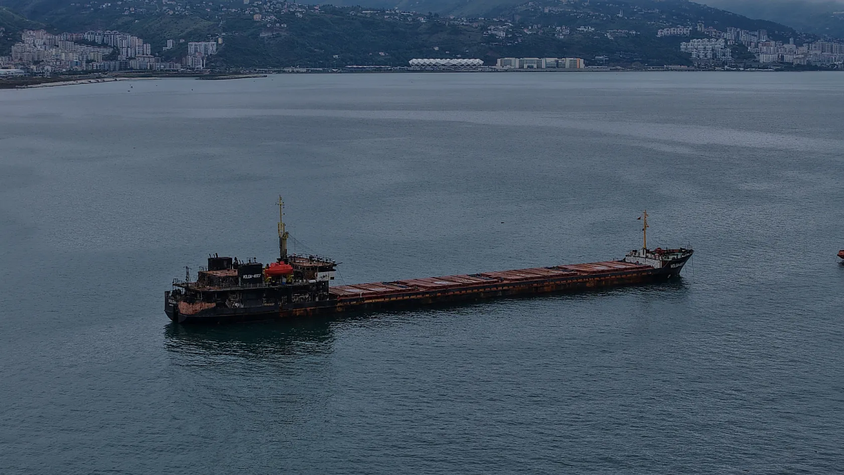 Hasarlı gemi Trabzon açıklarına demirledi