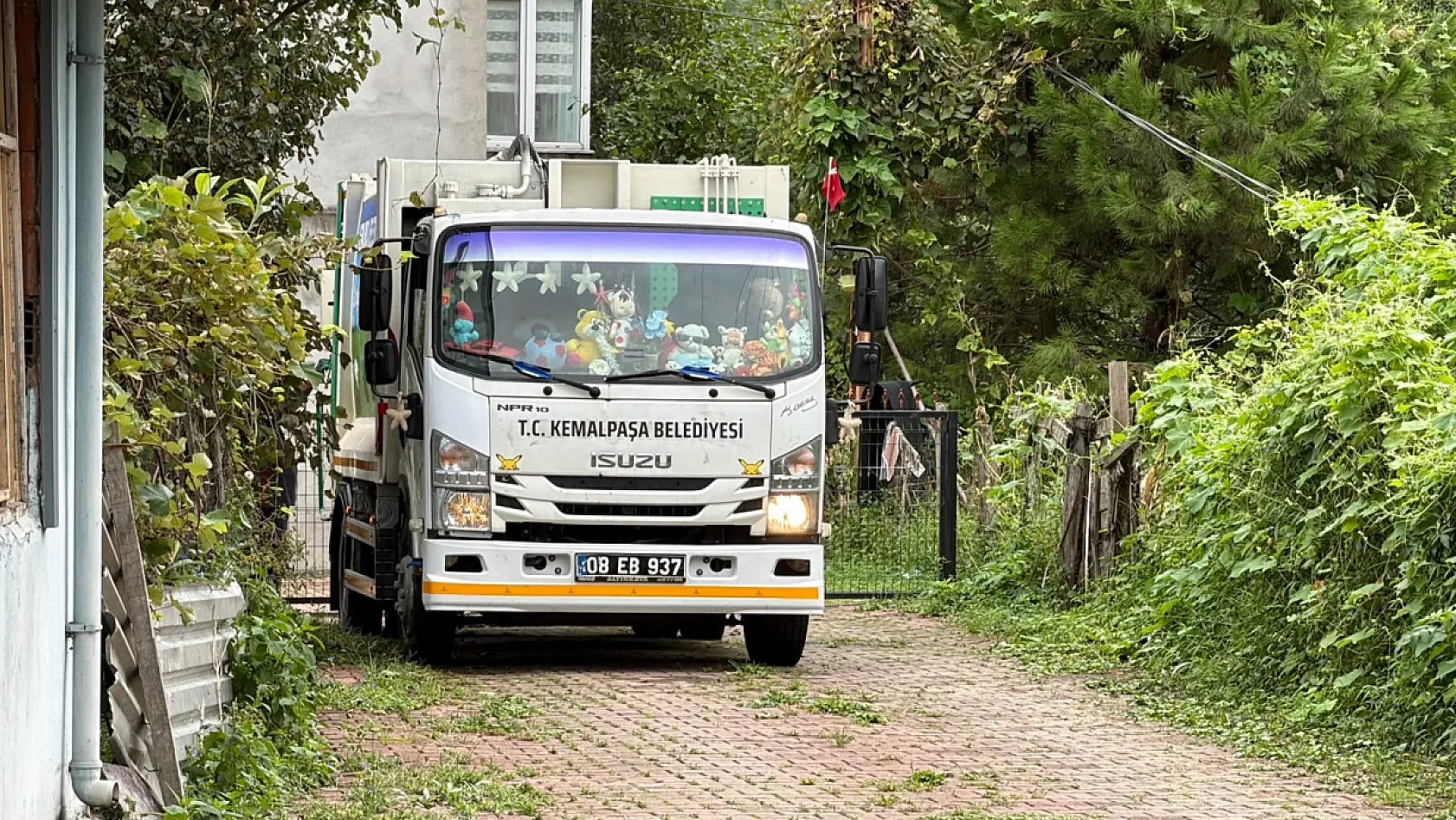 Çöp kamyonundan kaçan çocuklar şimdi yolunu gözlüyor