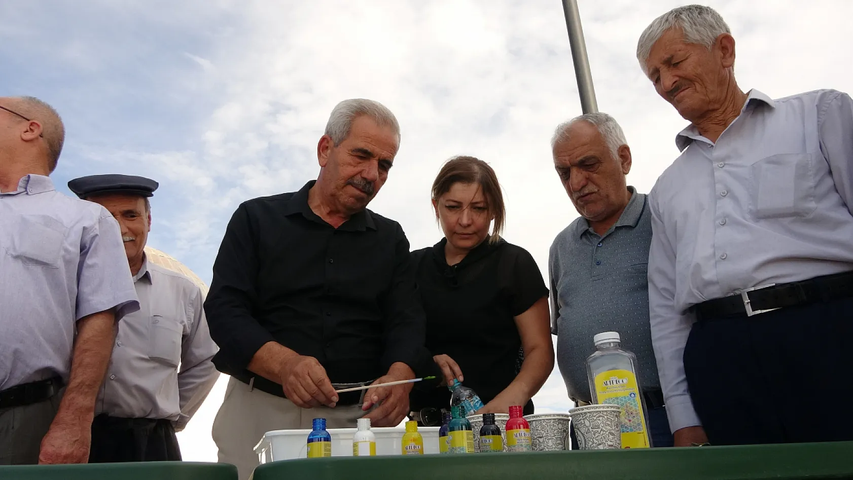 Adıyaman'da yaşlı vatandaşlar ebru sanatıyla buluştu