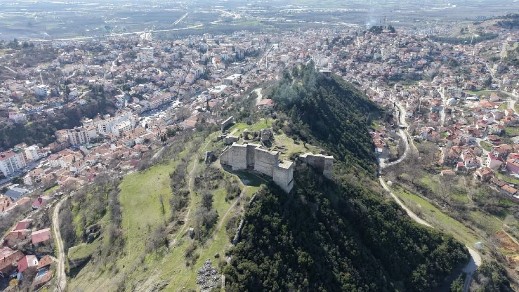 Niksar Kalesi'nin Kuzey Surlarında Restorasyon Başlıyor