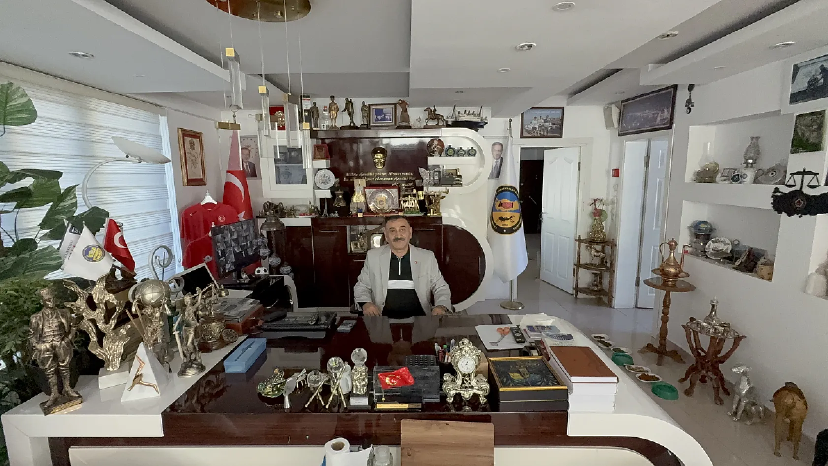 Geçmişin izleri makam odasında yaşatılıyor