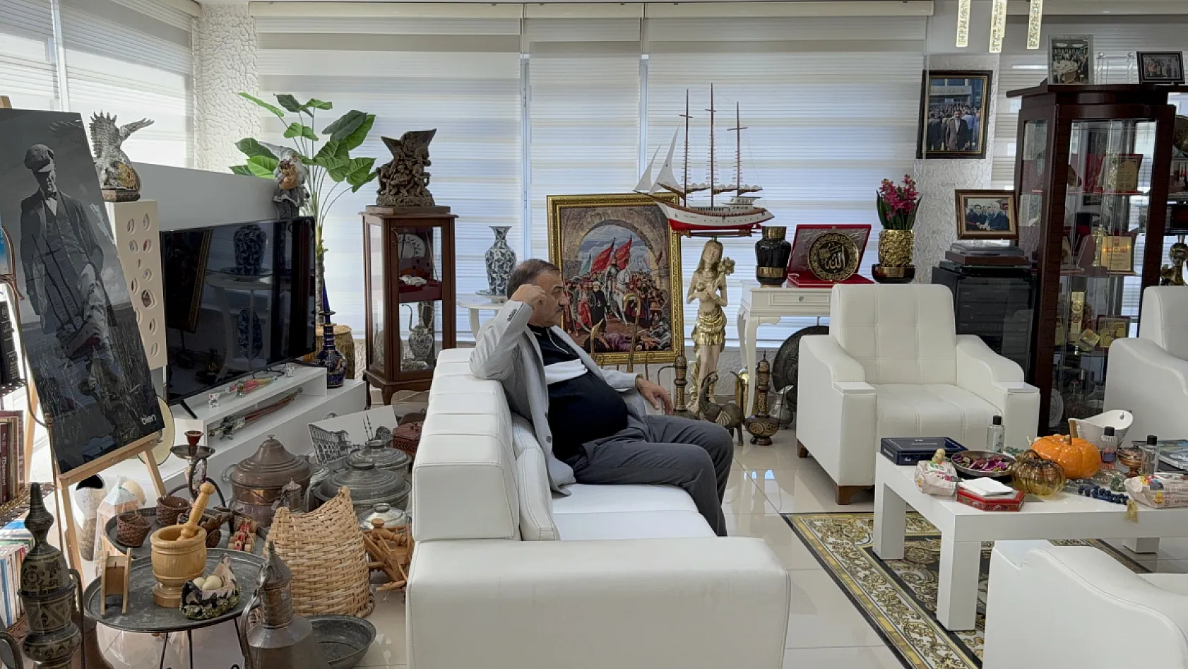Geçmişin izleri makam odasında yaşatılıyor