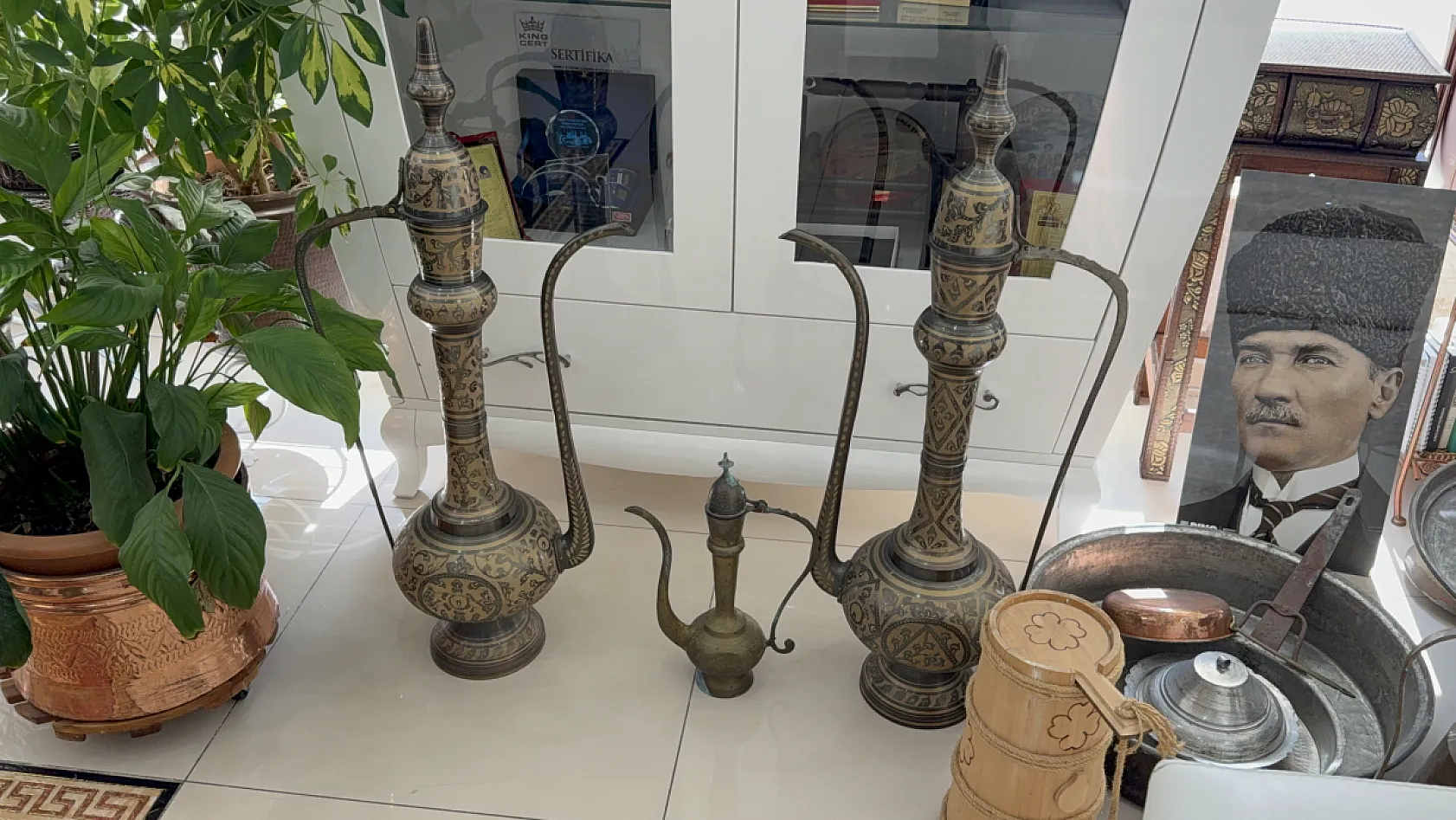 Geçmişin izleri makam odasında yaşatılıyor