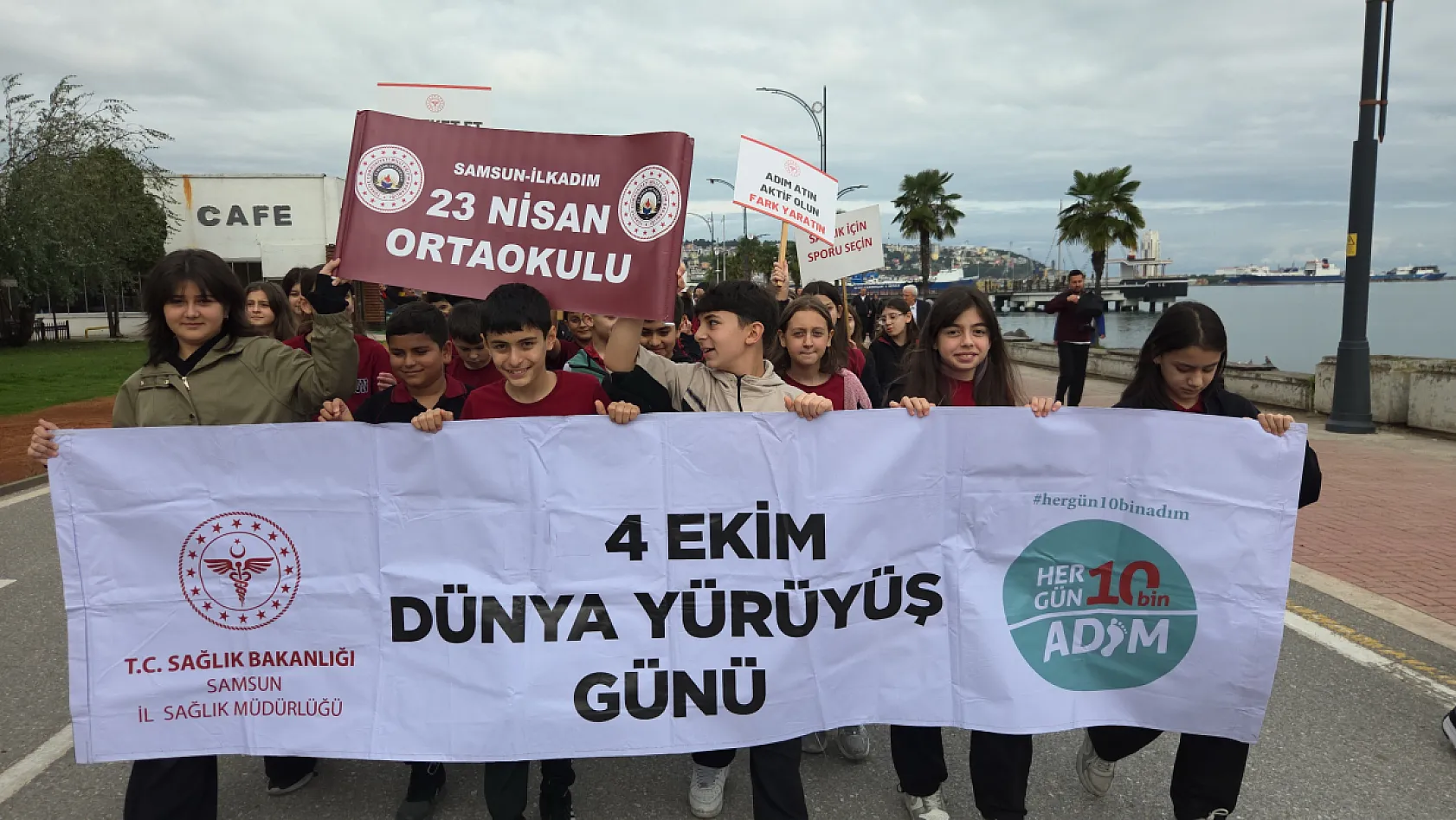 Samsun'da öğrenciler sağlıklı yaşam için yürüdü