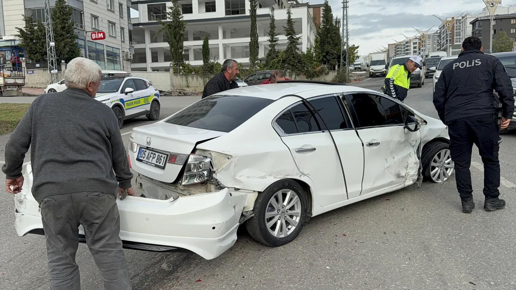 İlkadım'da zincirleme kaza: 2 kişi yaralandı