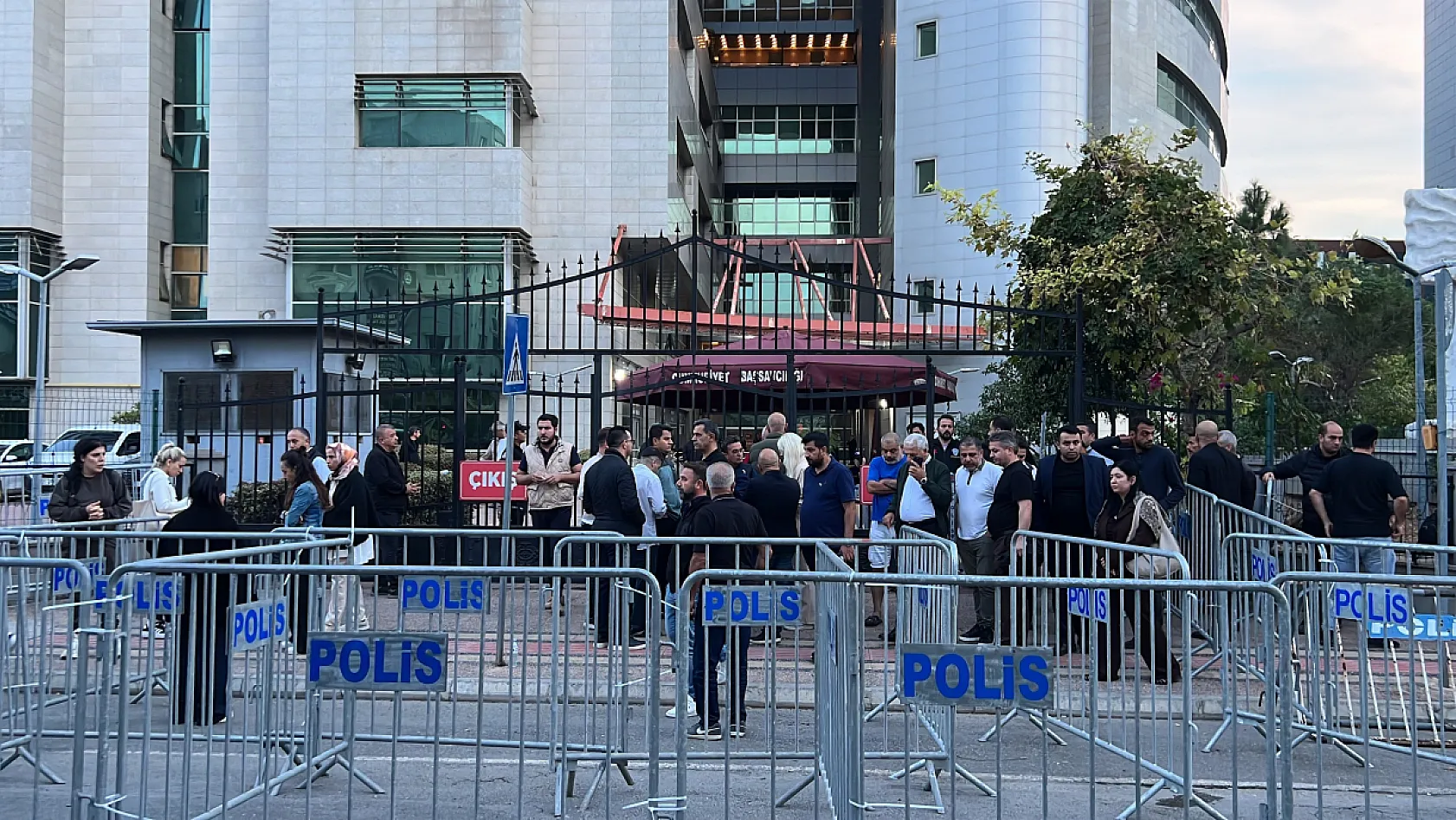 Mersin'de belediyelere yönelik soruşturmada tutuklama kararı