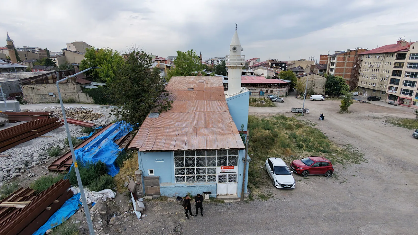 Evden bozma cami zamana direniyor